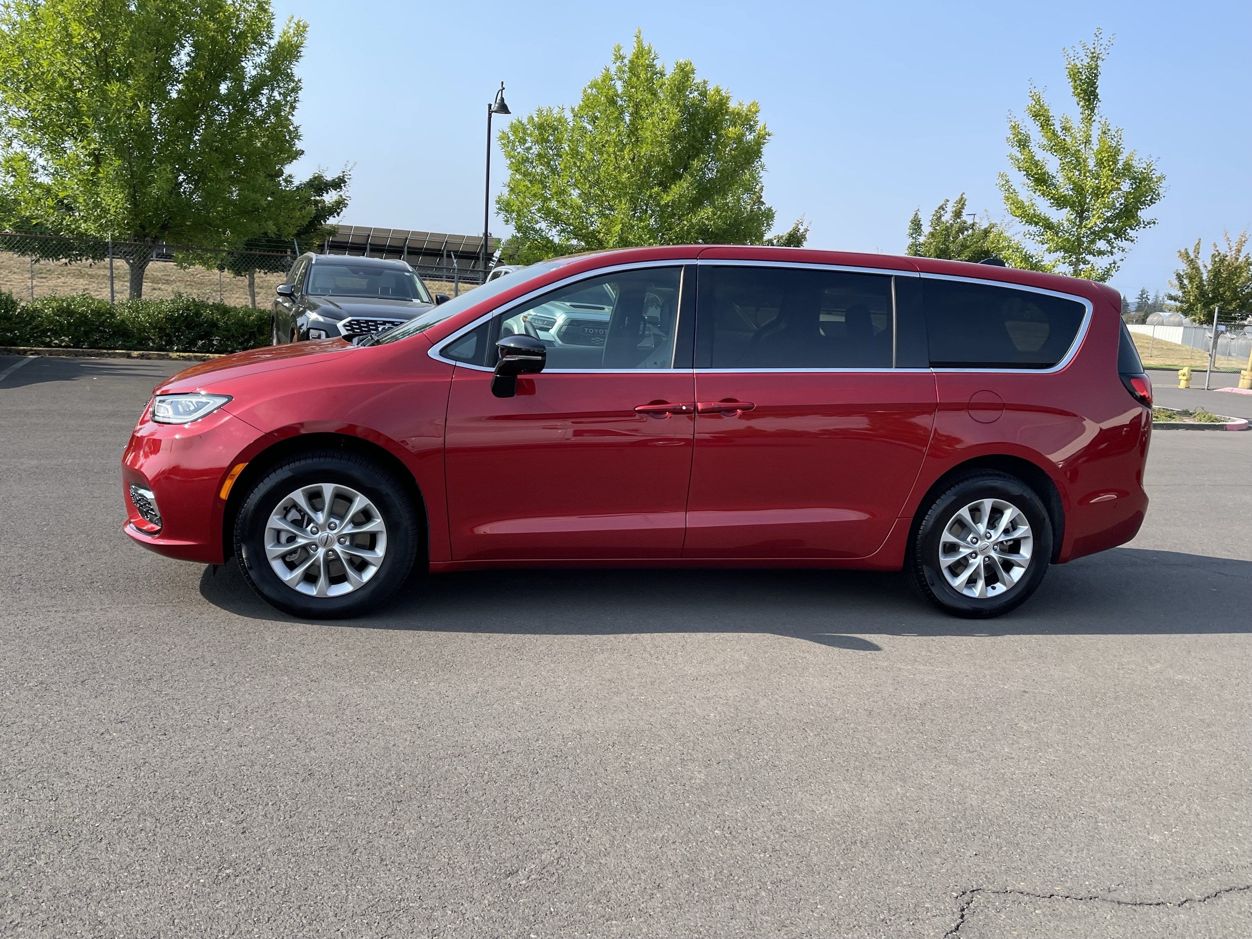 2025 Chrysler Pacifica Select