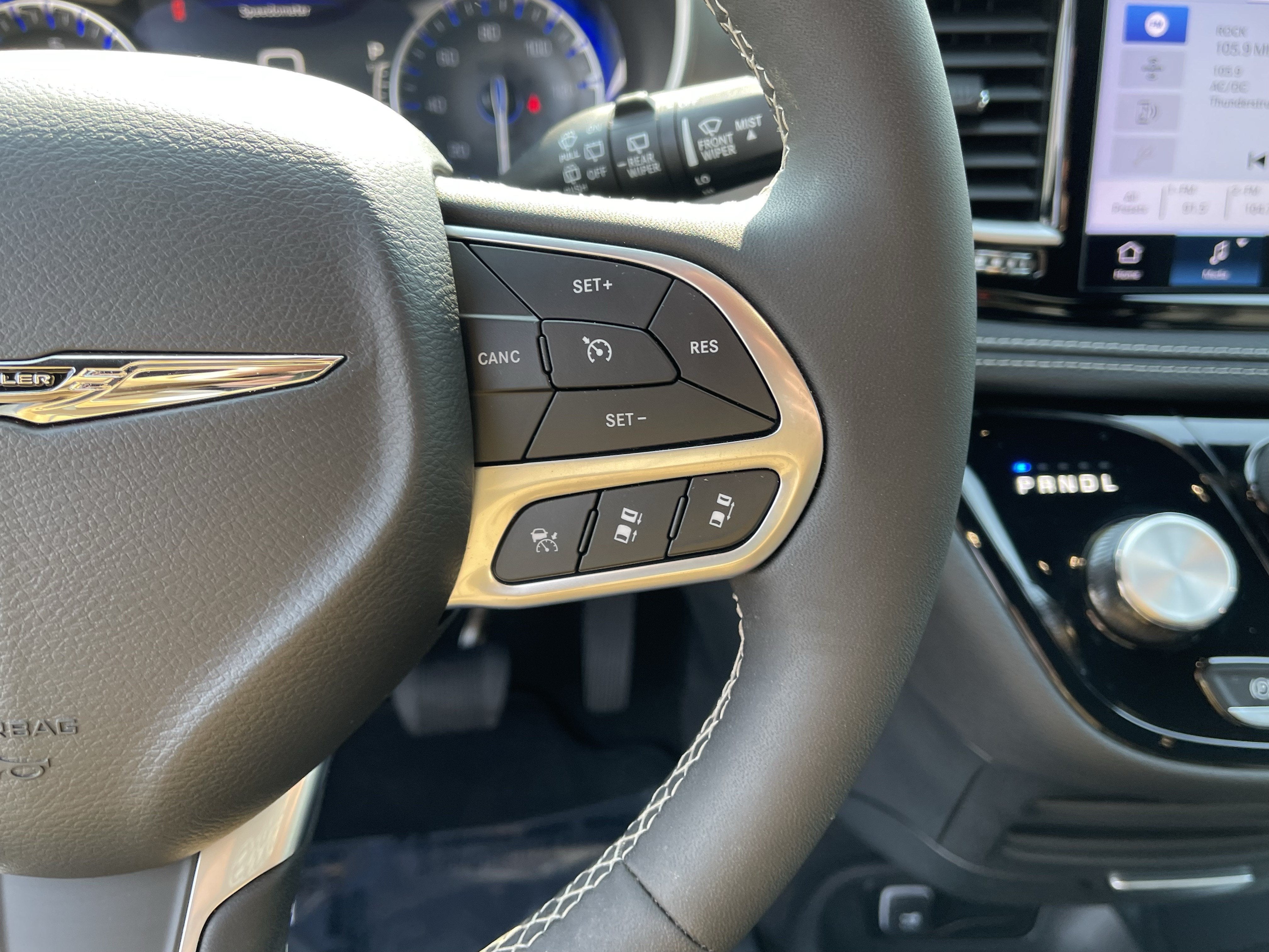 2025 Chrysler Pacifica Select
