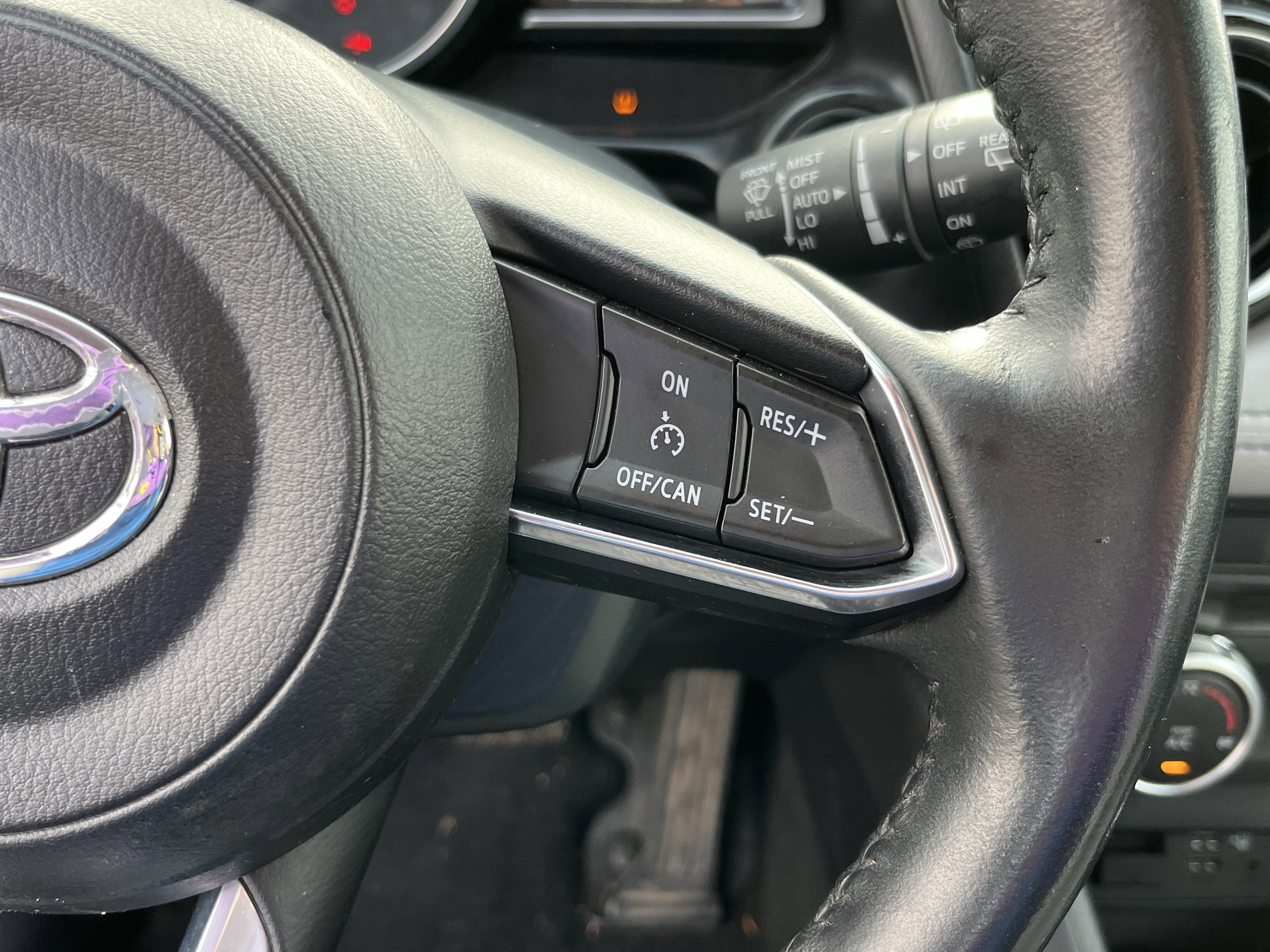 2020 Toyota Yaris Hatchback XLE