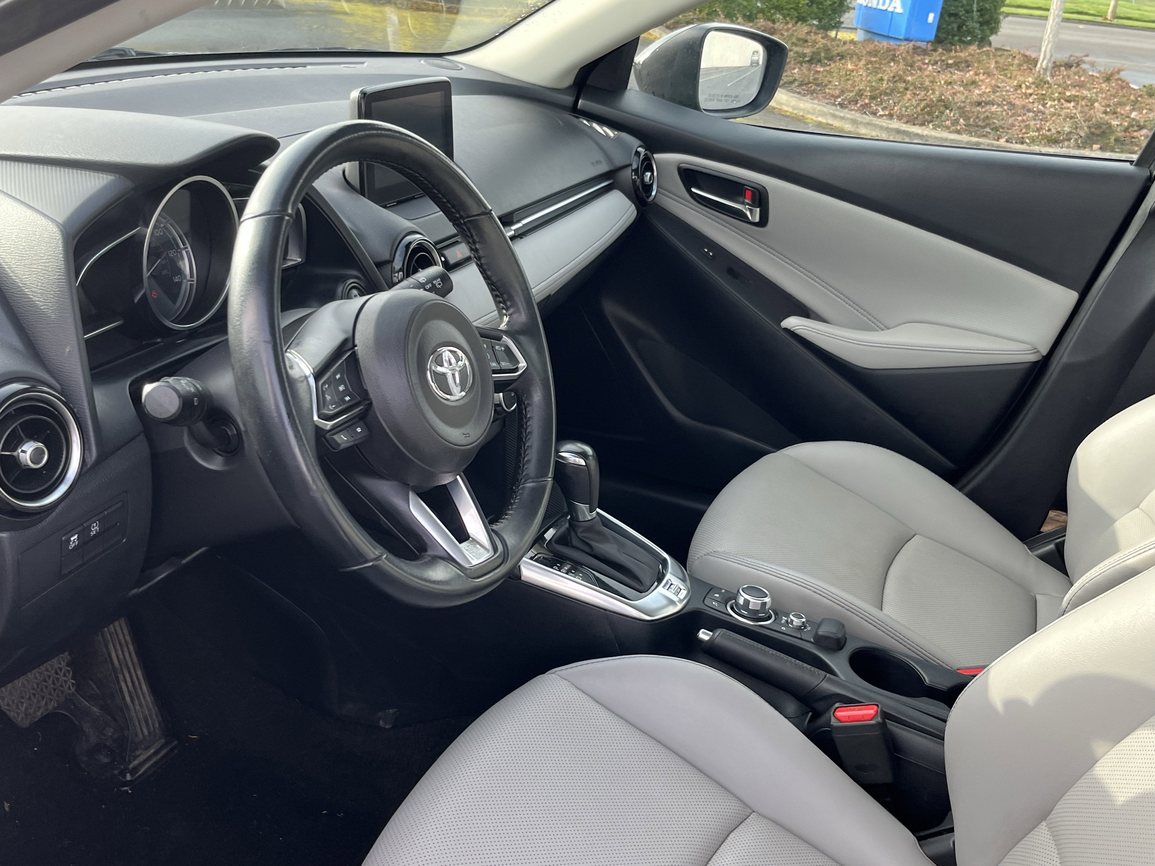 2020 Toyota Yaris Hatchback XLE