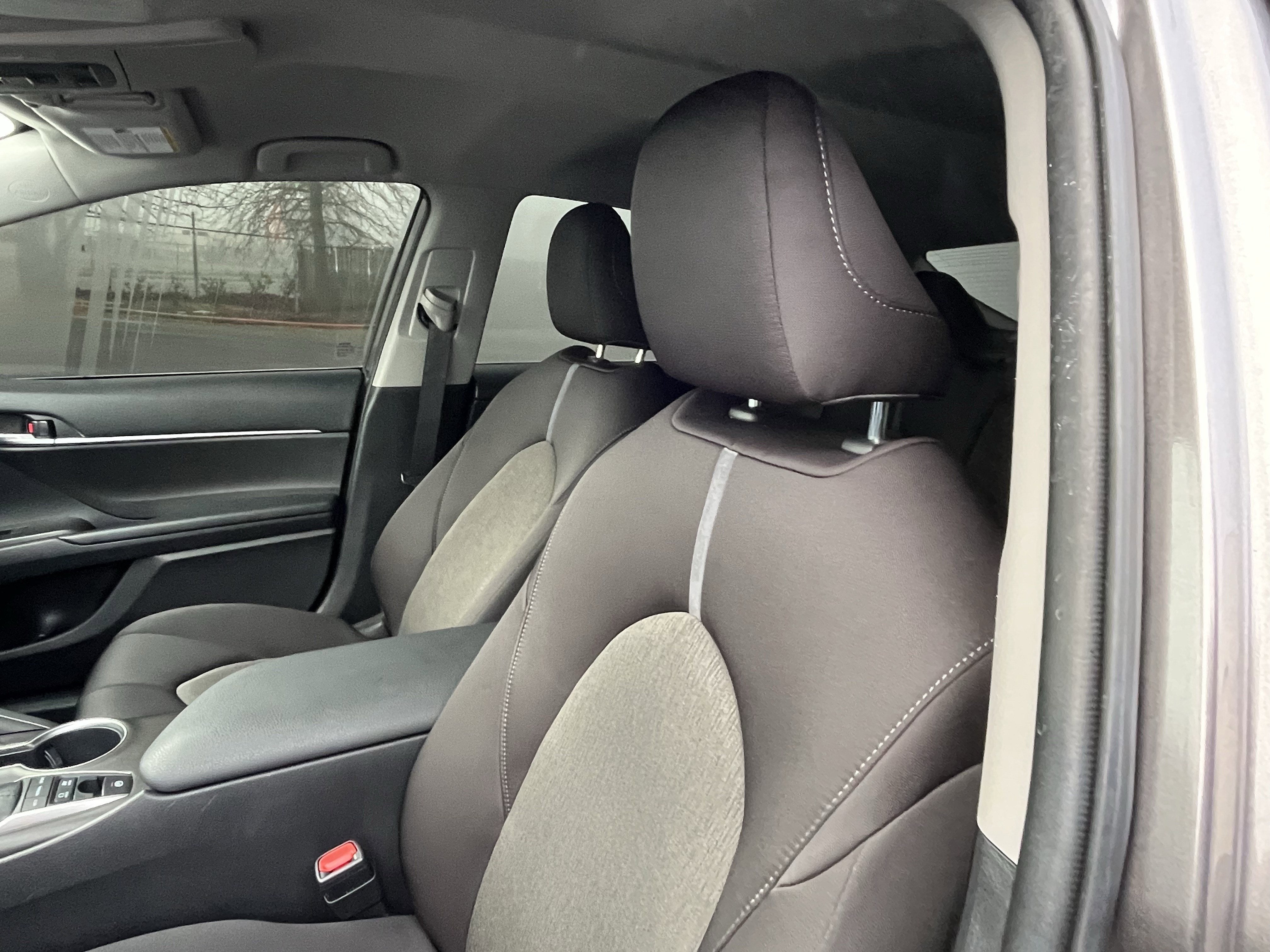 2022 Toyota Camry Hybrid LE