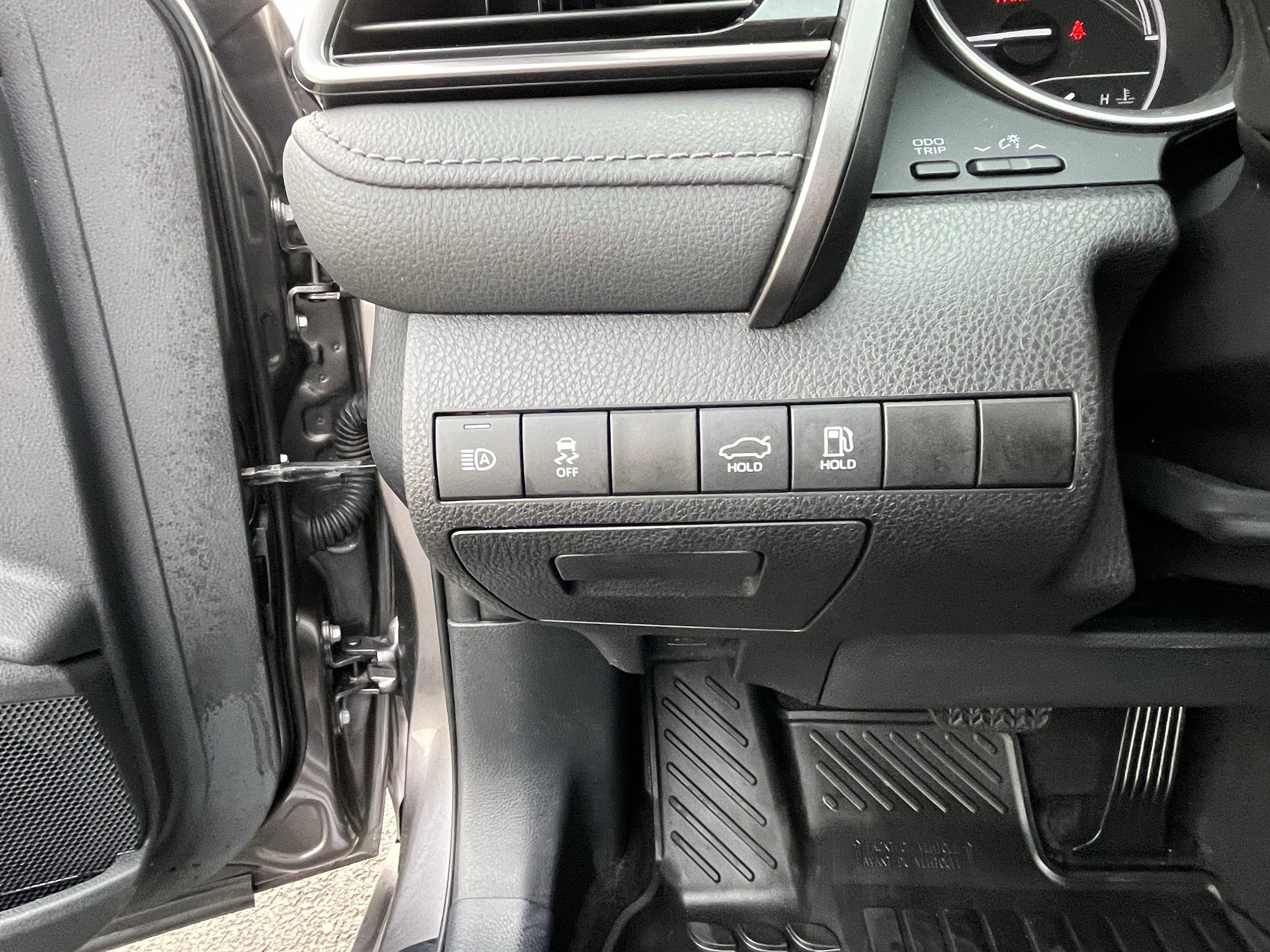 2022 Toyota Camry Hybrid LE