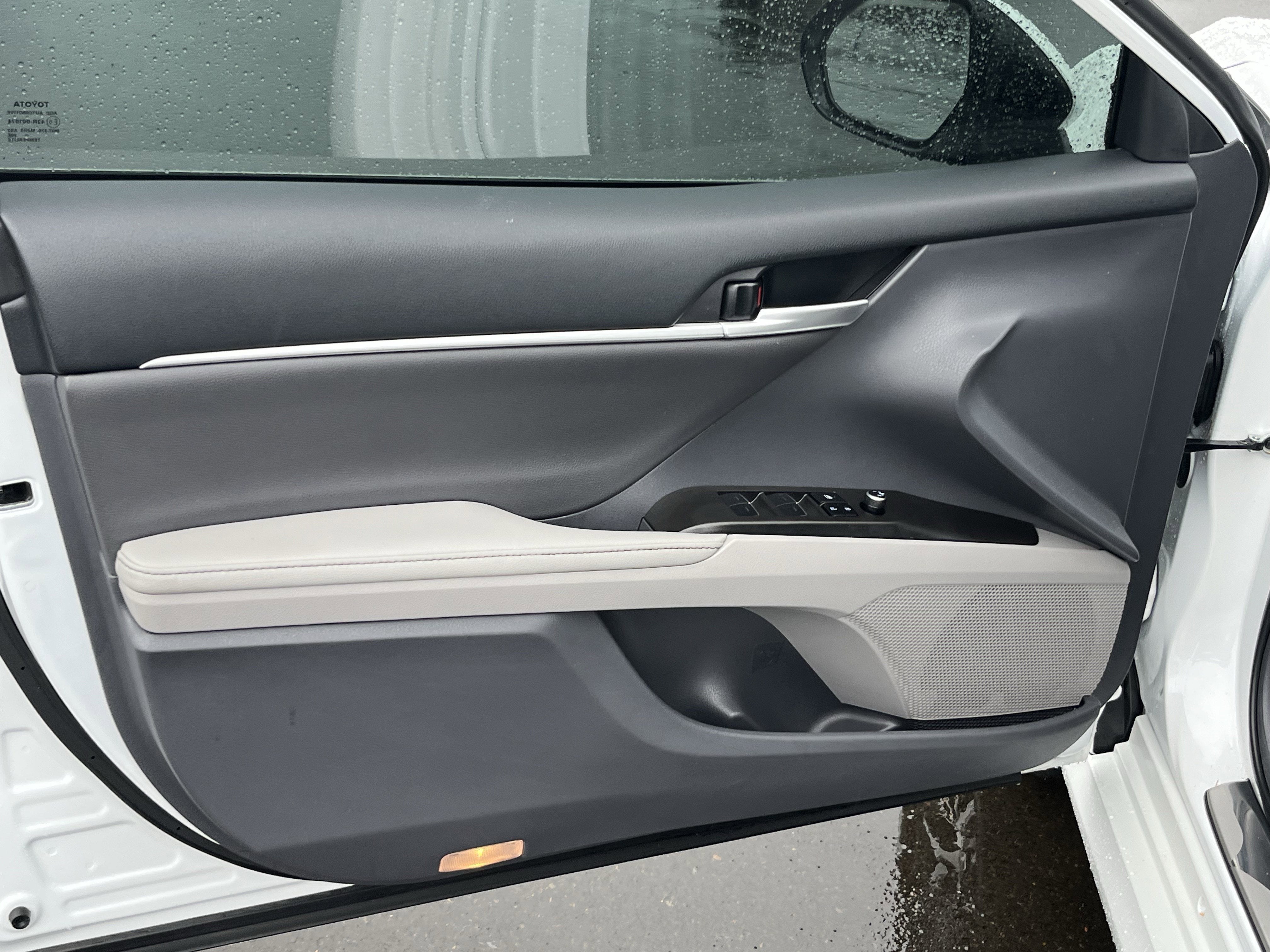 2023 Toyota Camry Hybrid XLE