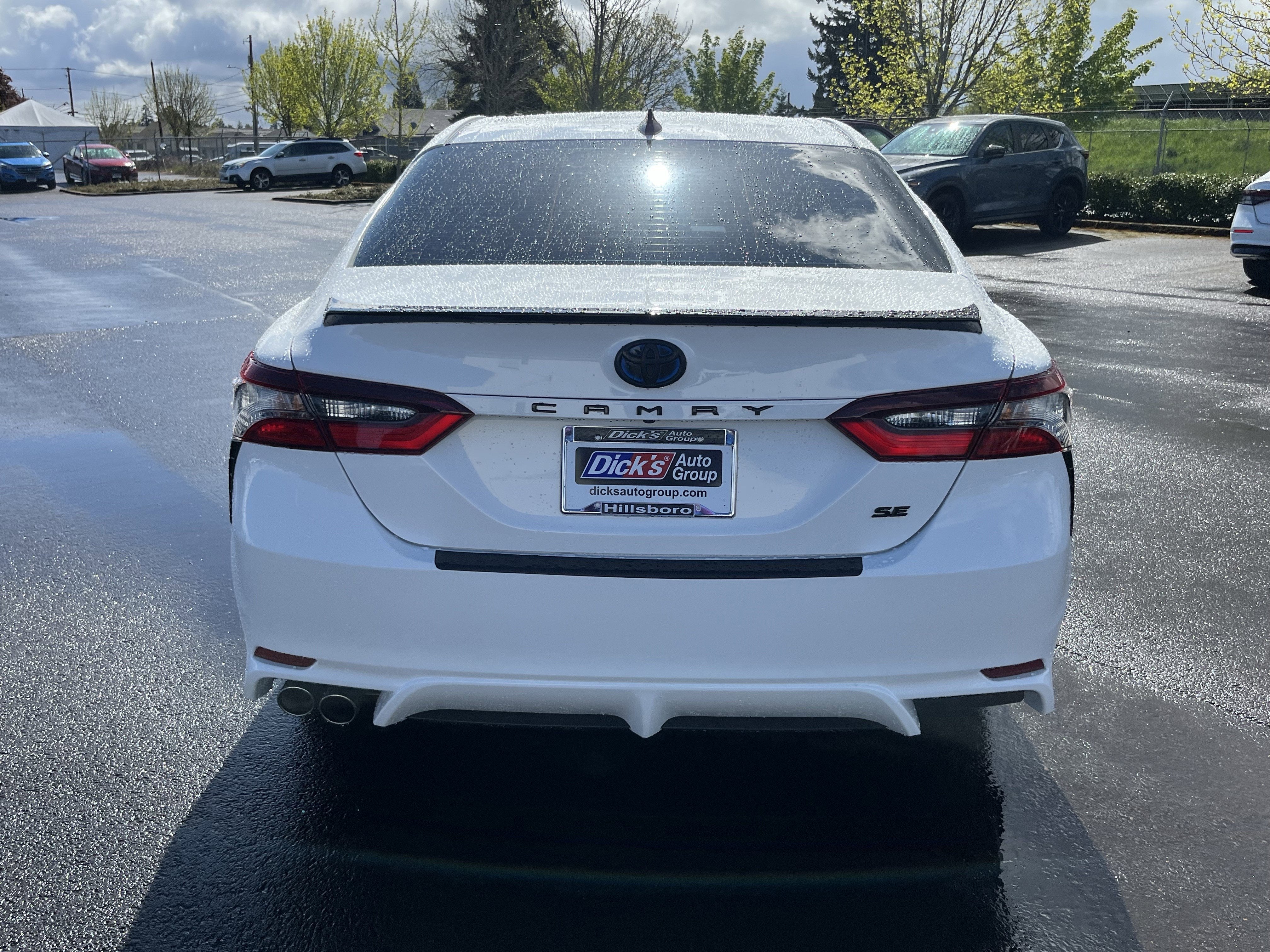 2022 Toyota Camry Hybrid SE