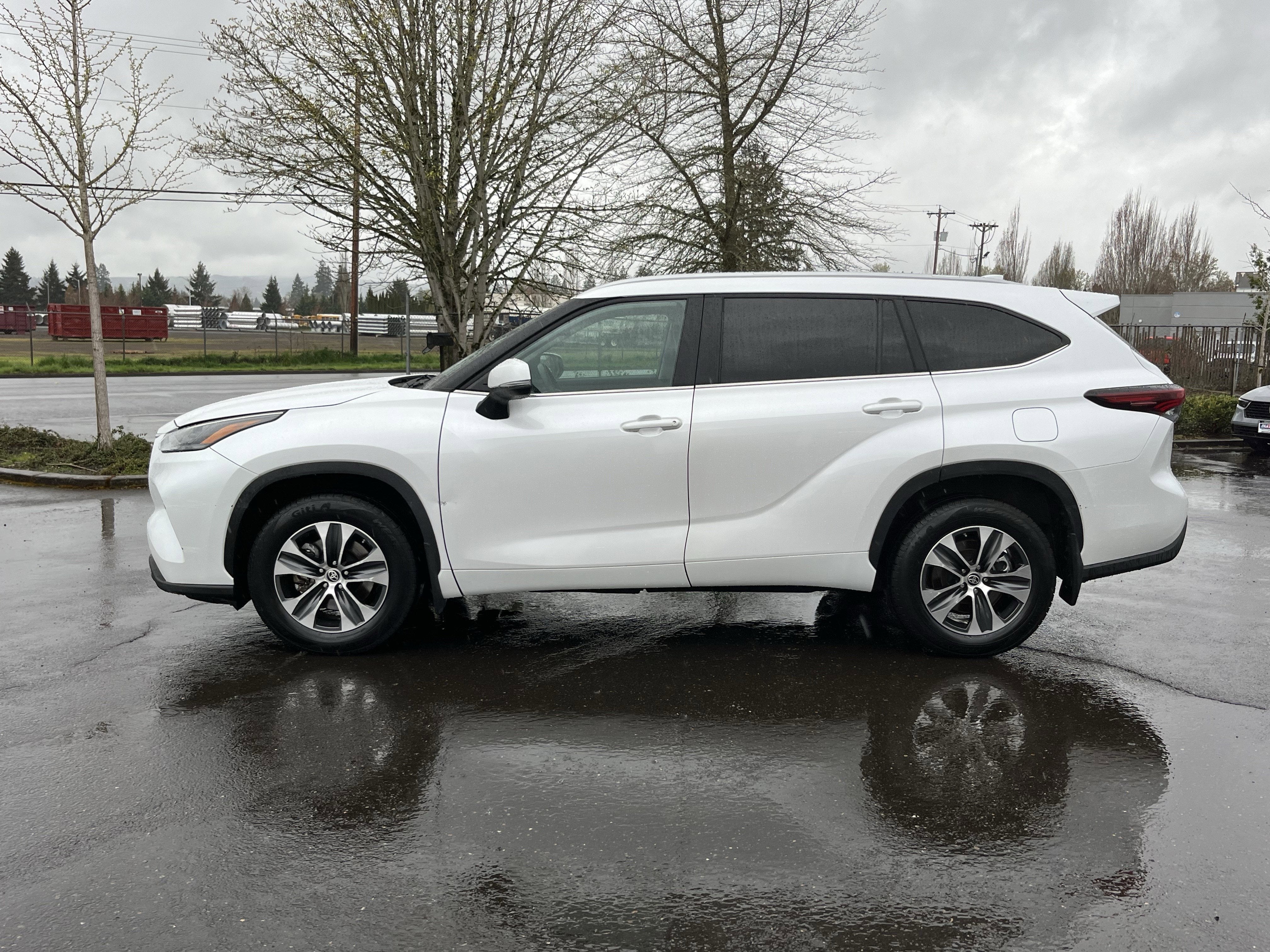 2024 Toyota Highlander LE
