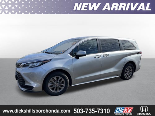 2022 Toyota Sienna LE