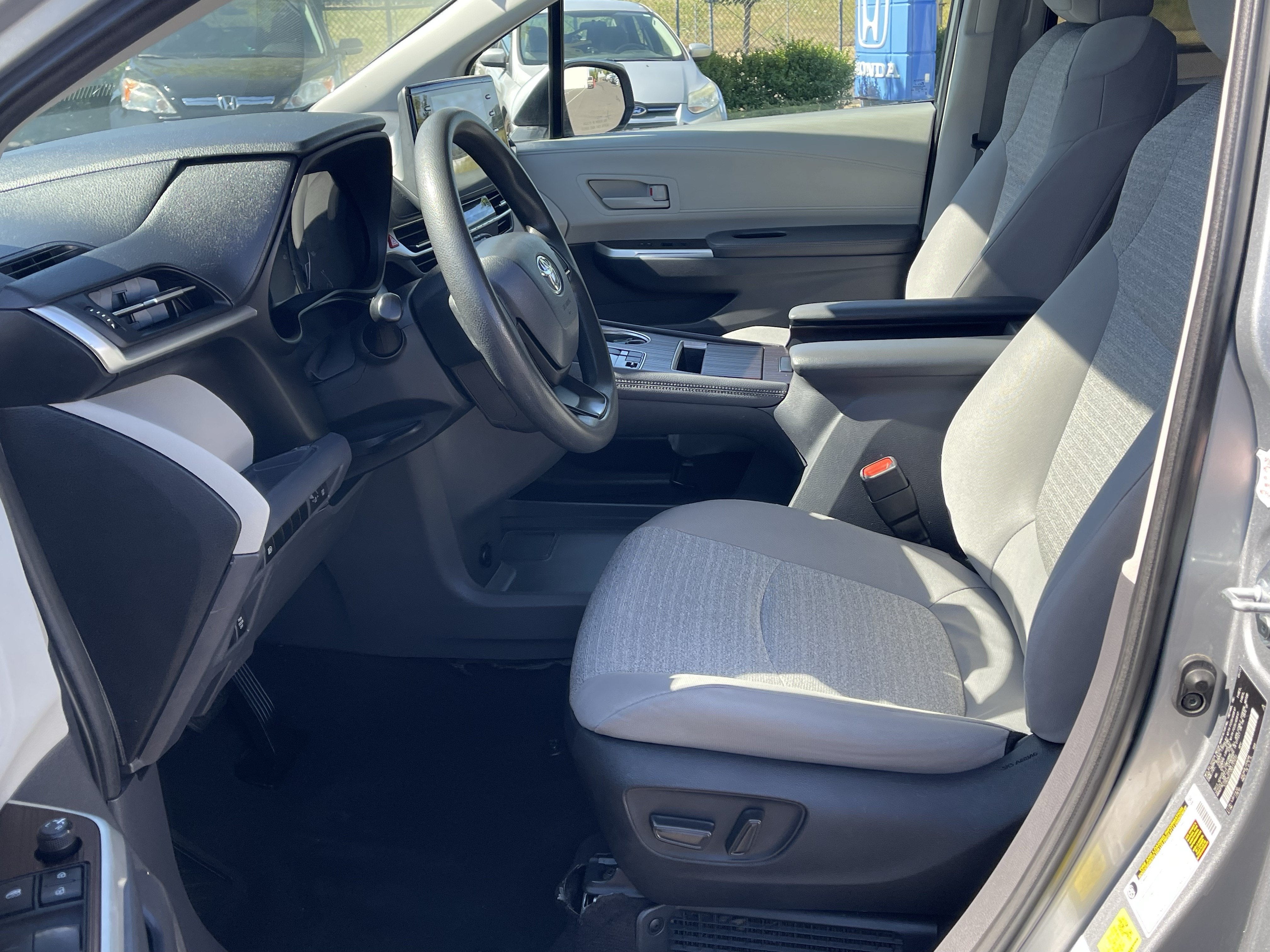2022 Toyota Sienna LE