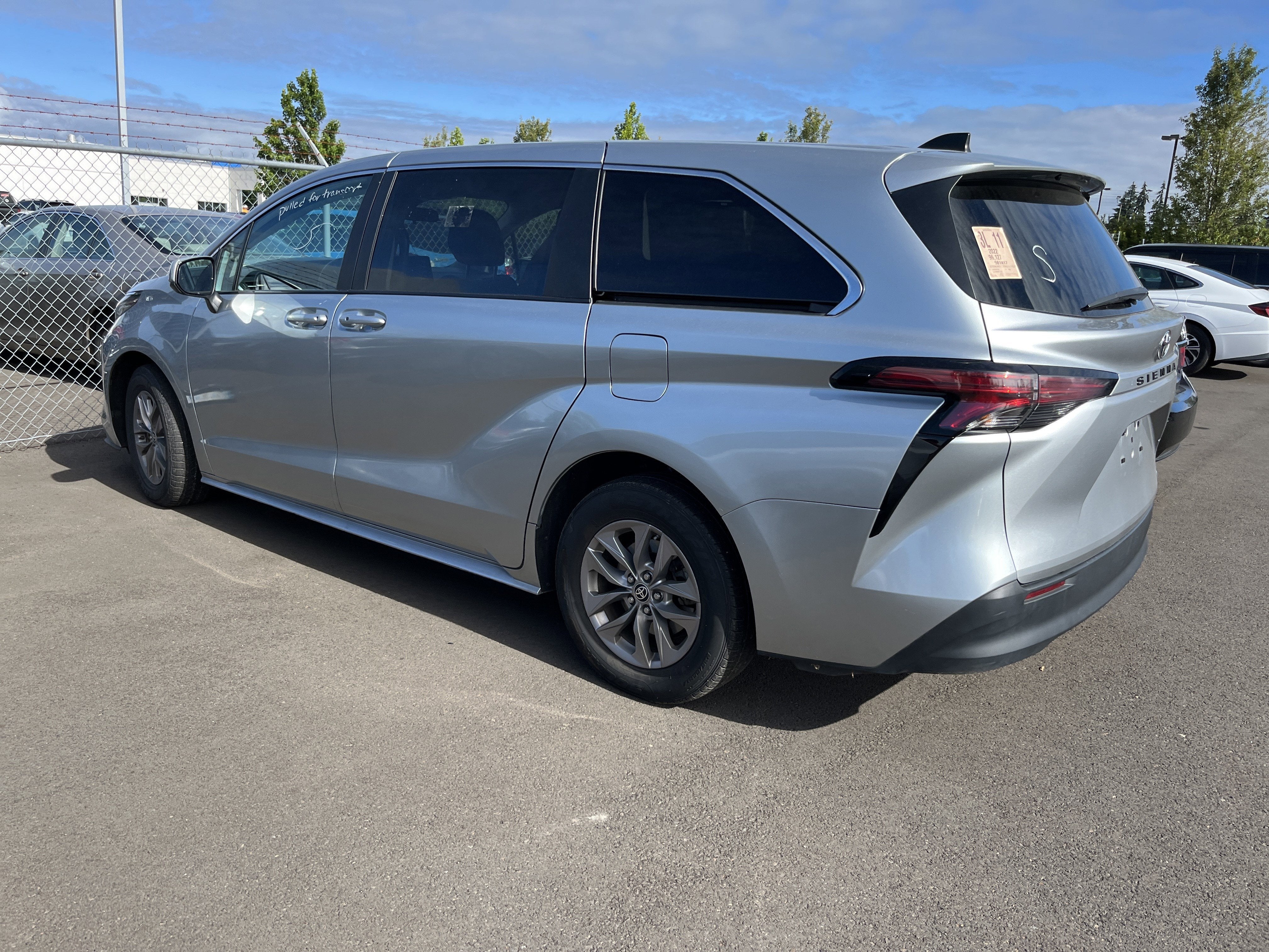 2022 Toyota Sienna LE