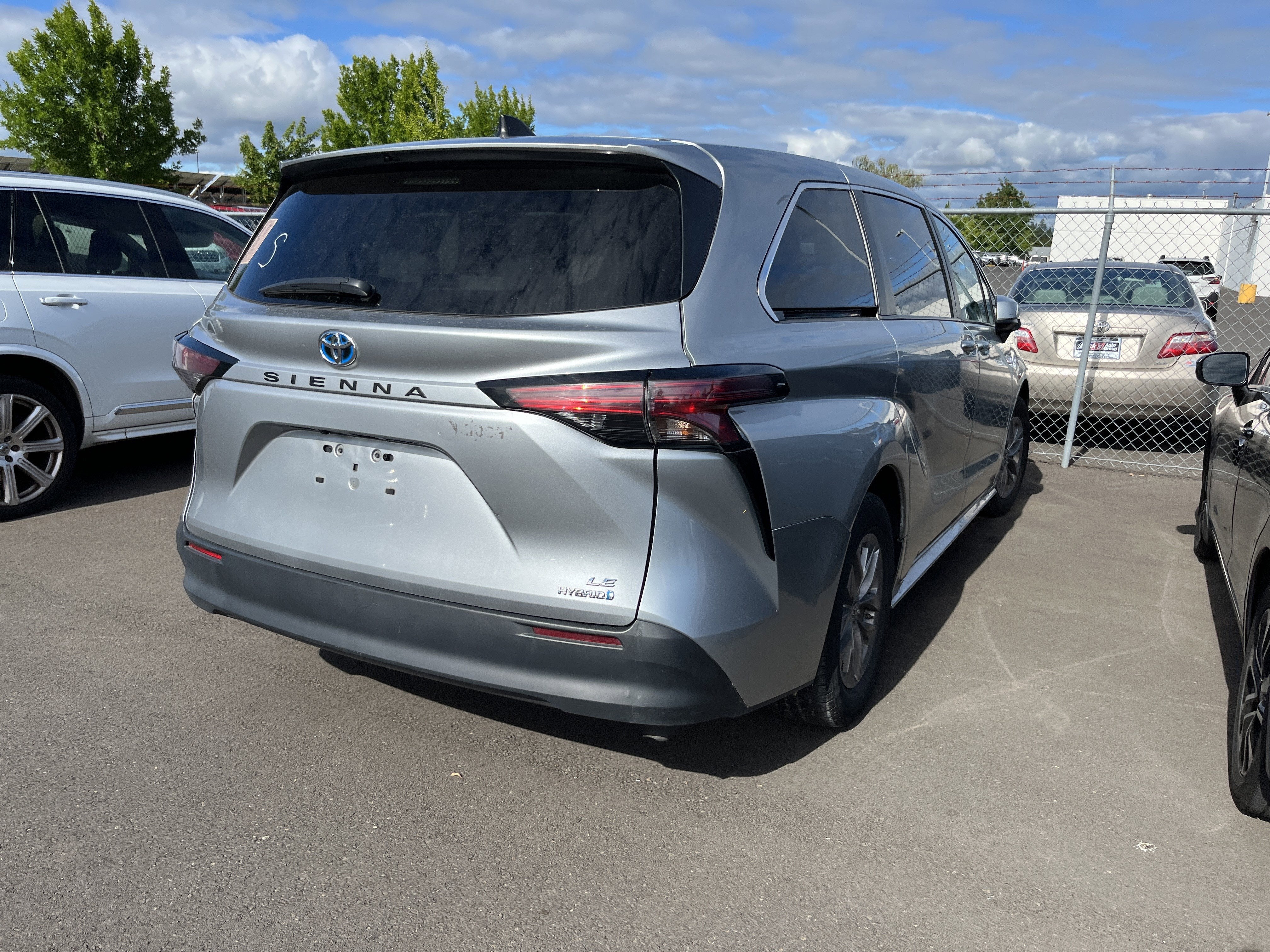 2022 Toyota Sienna LE
