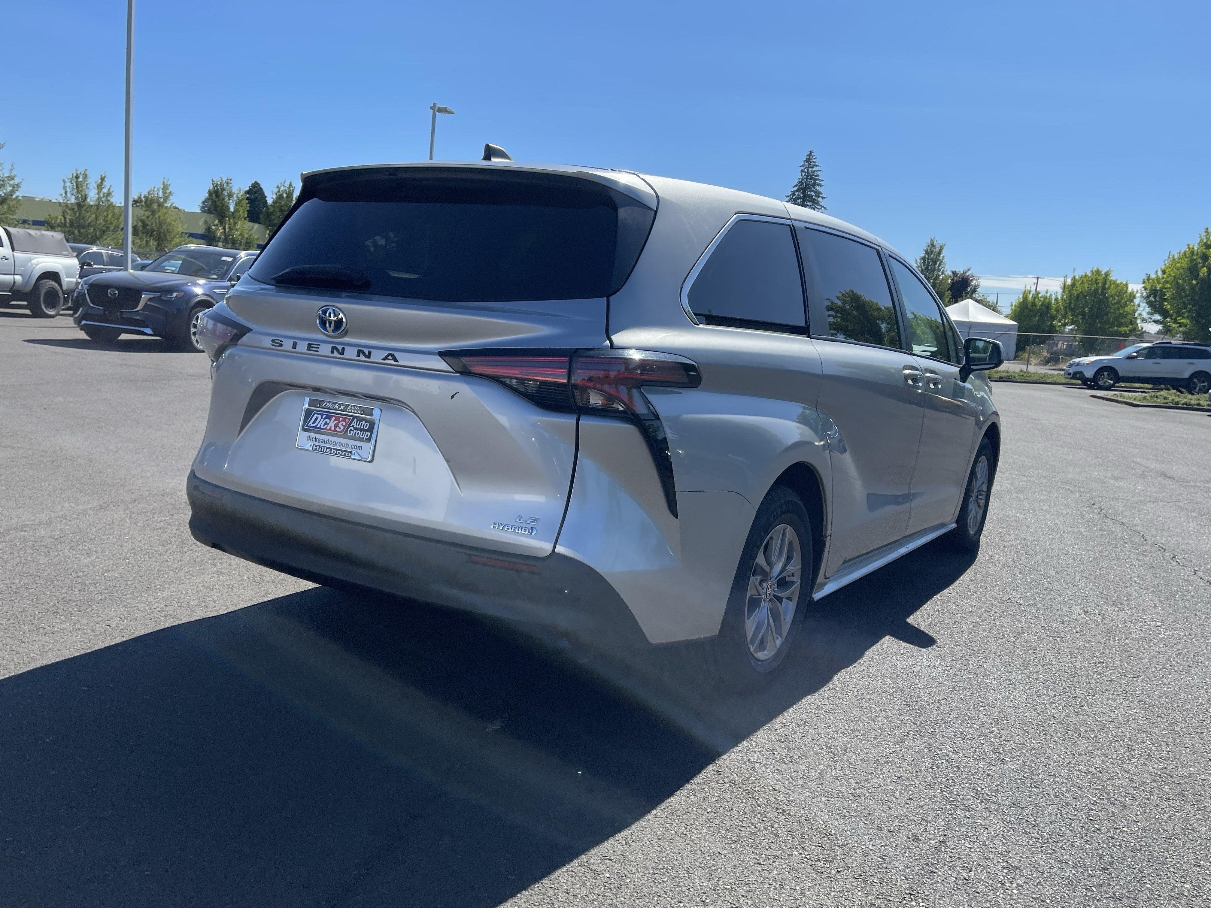 2022 Toyota Sienna LE