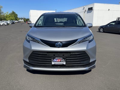 2022 Toyota Sienna LE