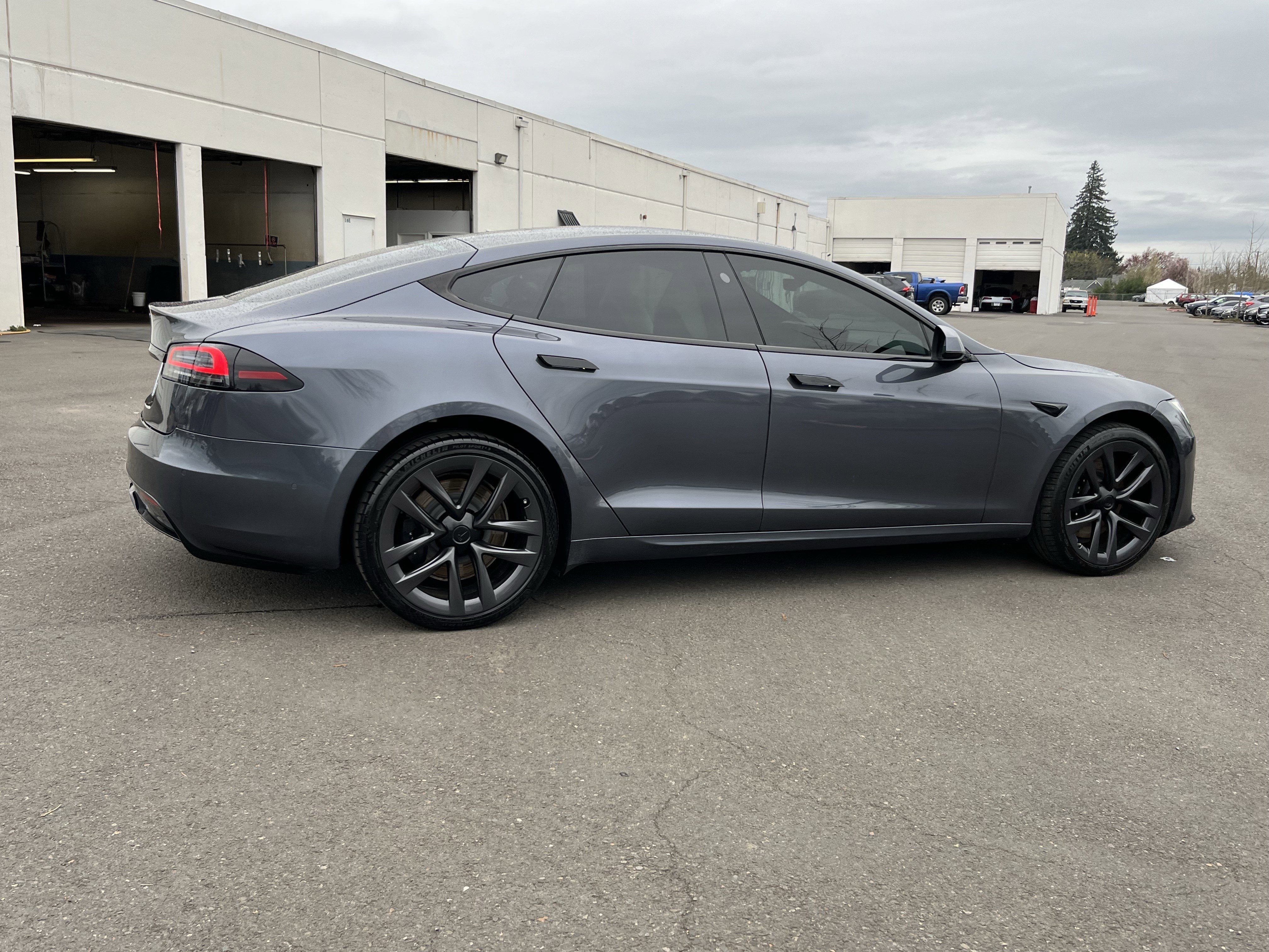 2022 Tesla Model S Base
