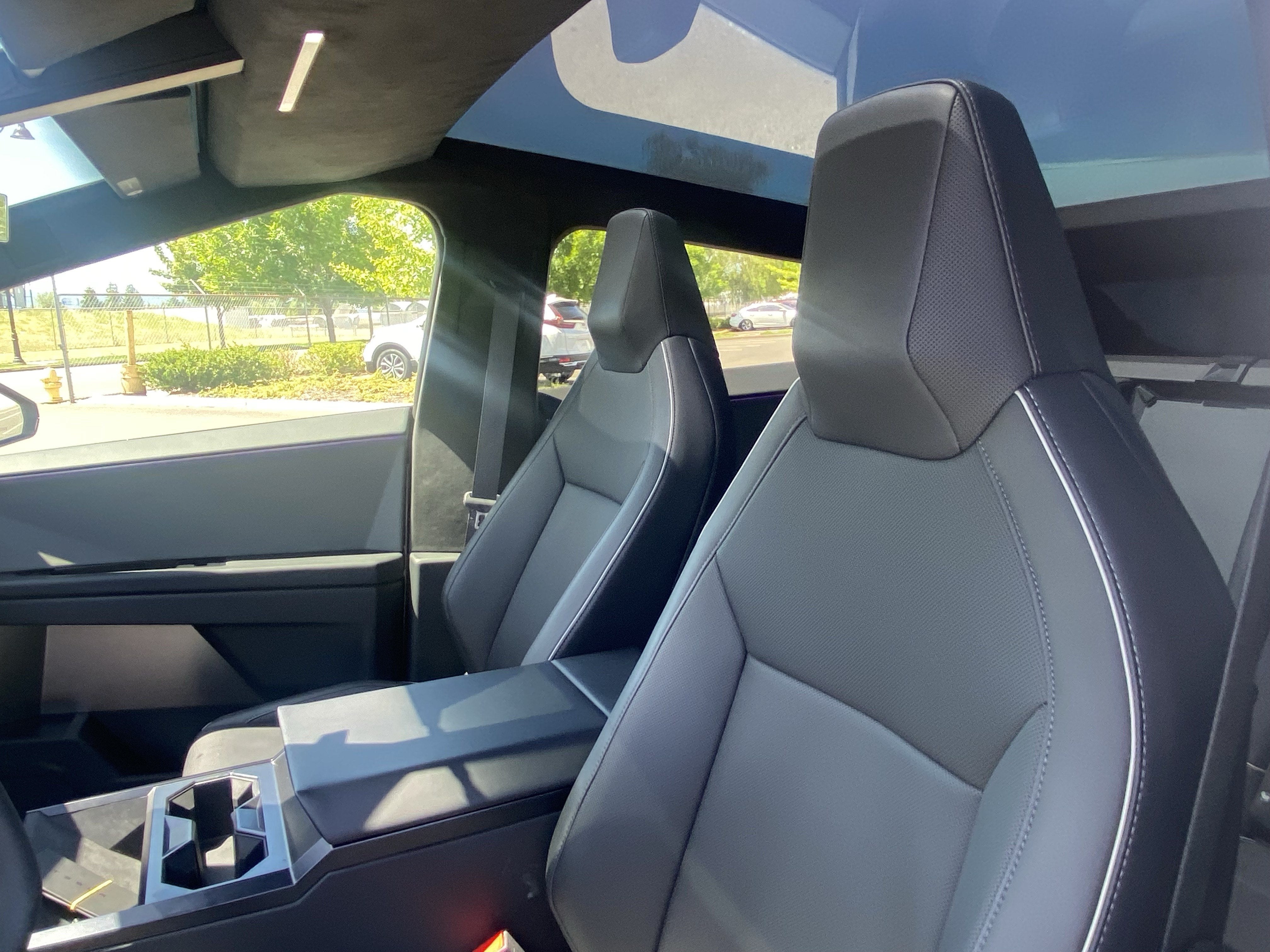2024 Tesla Cybertruck Base
