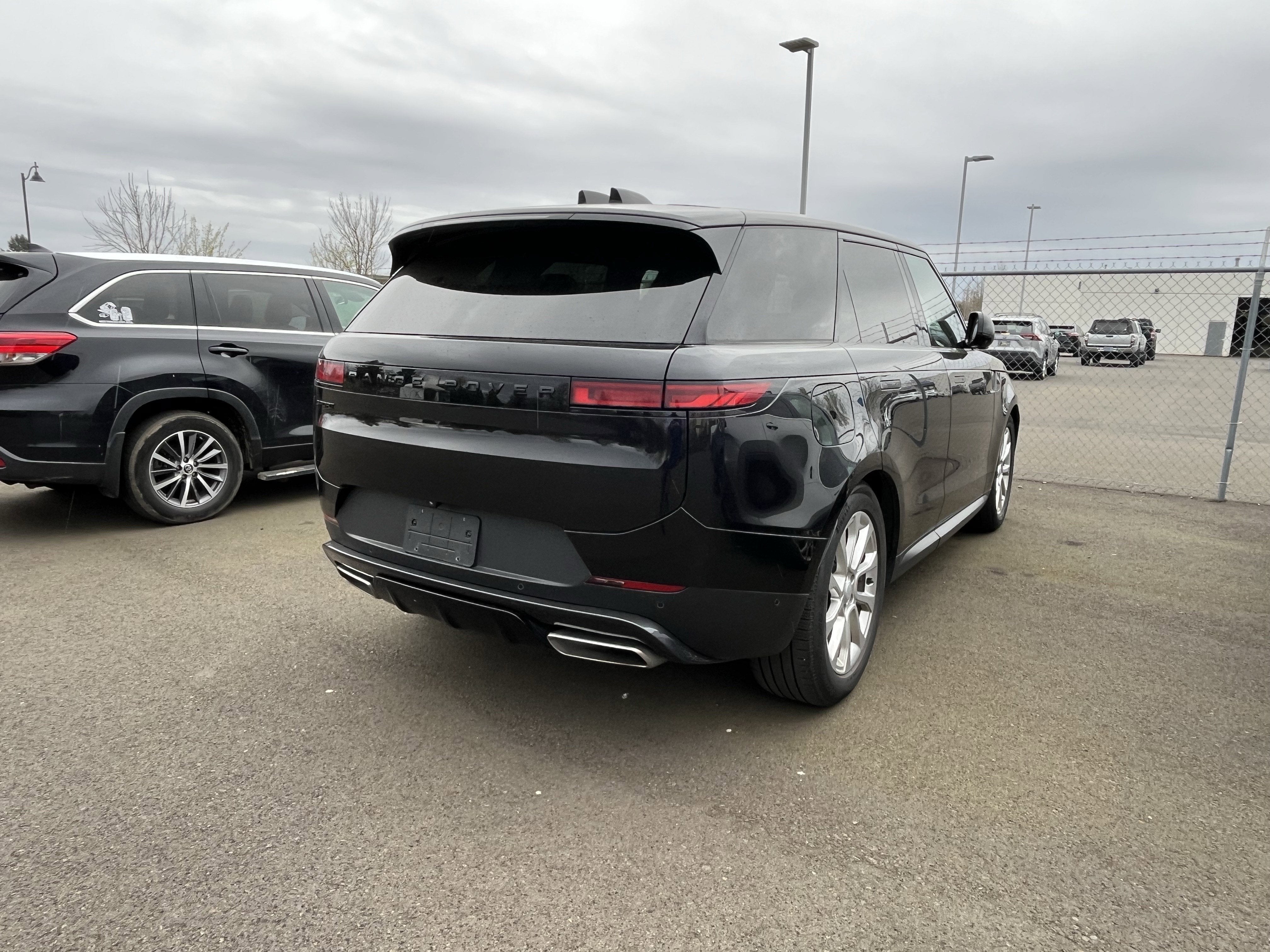 2025 Land Rover Range Rover Sport SE