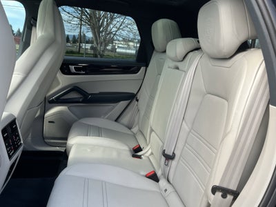 2023 Porsche Cayenne Platinum Edition