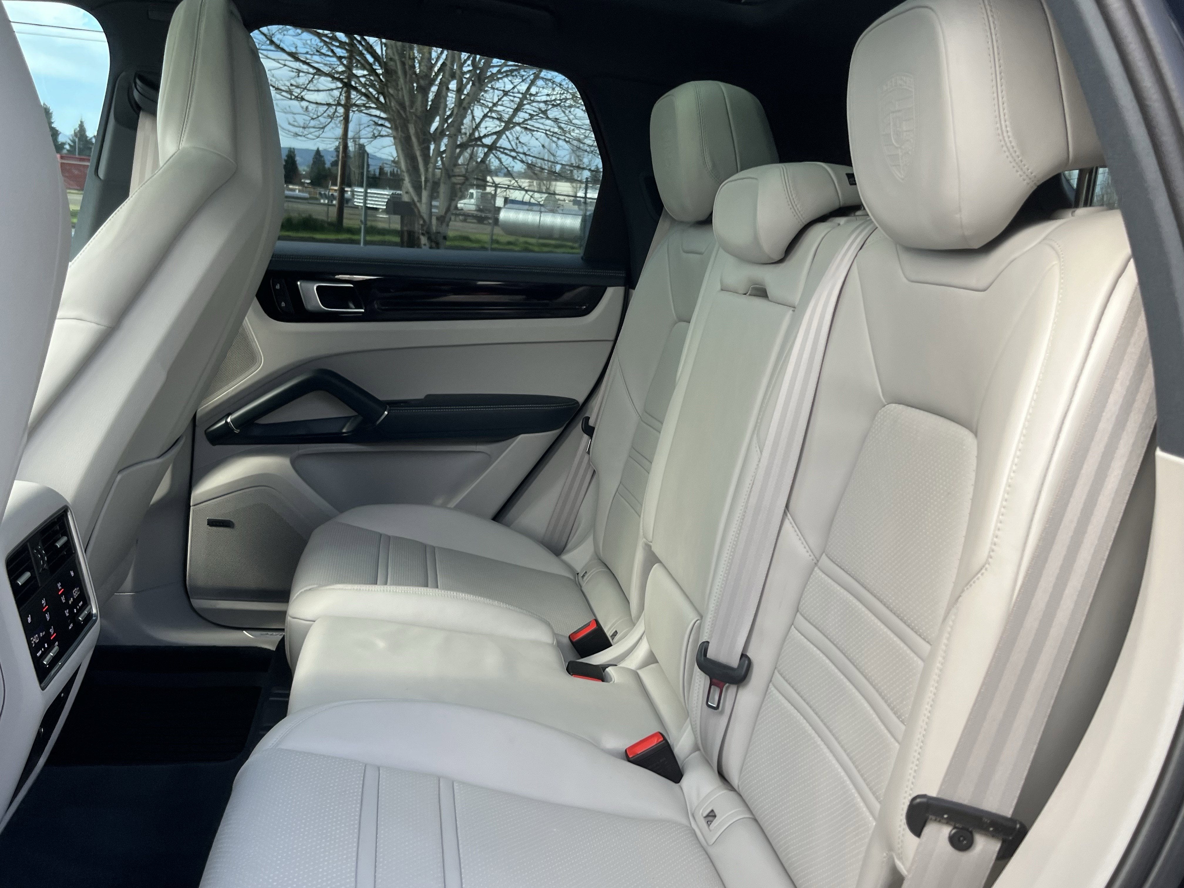 2023 Porsche Cayenne Platinum Edition