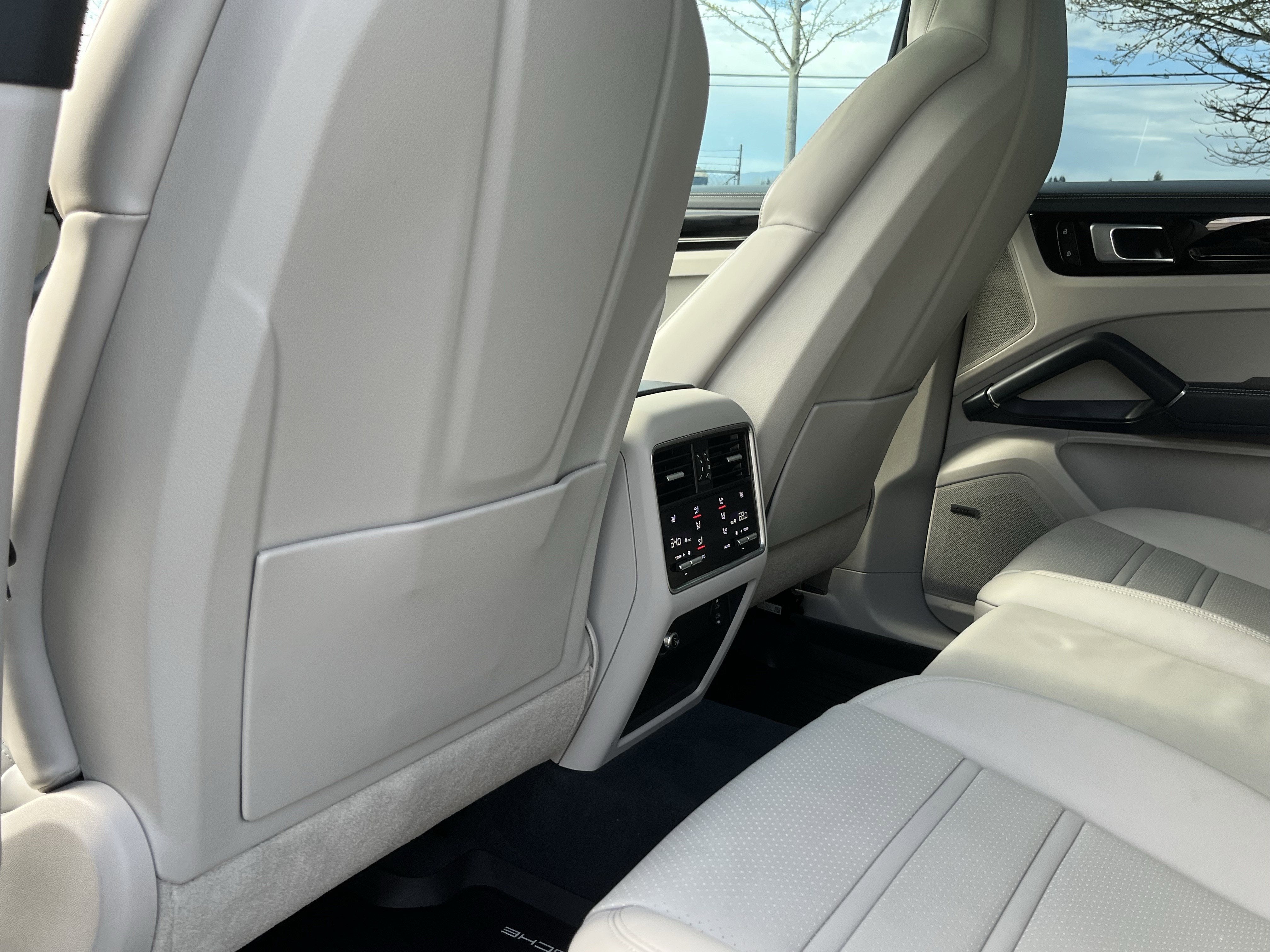 2023 Porsche Cayenne Platinum Edition