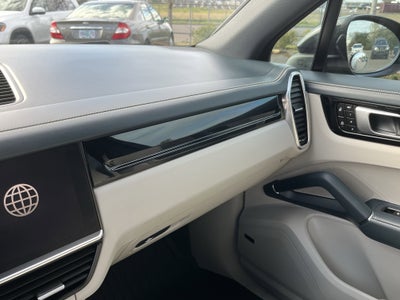 2023 Porsche Cayenne Platinum Edition