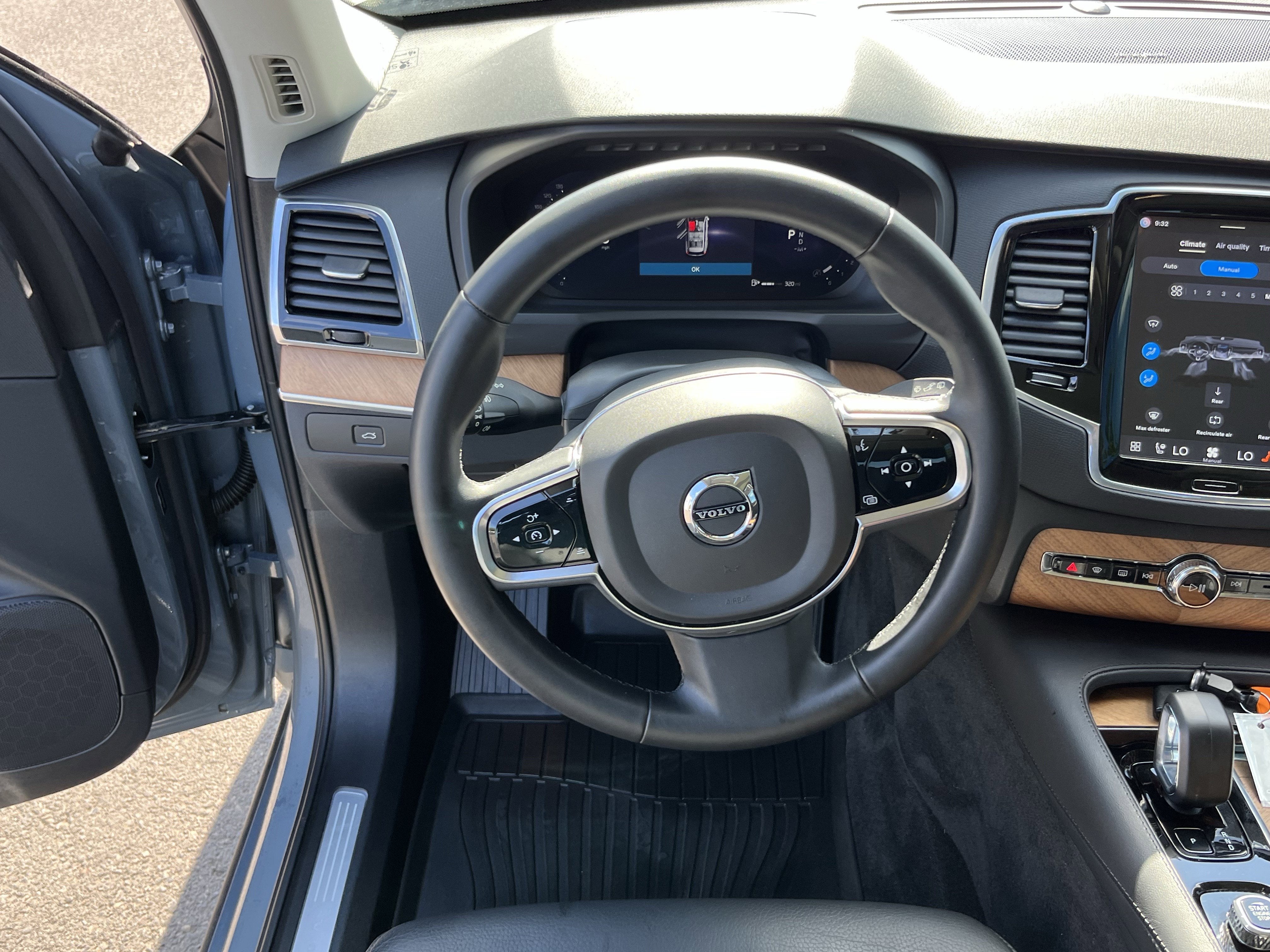 2023 Volvo XC90 Plus