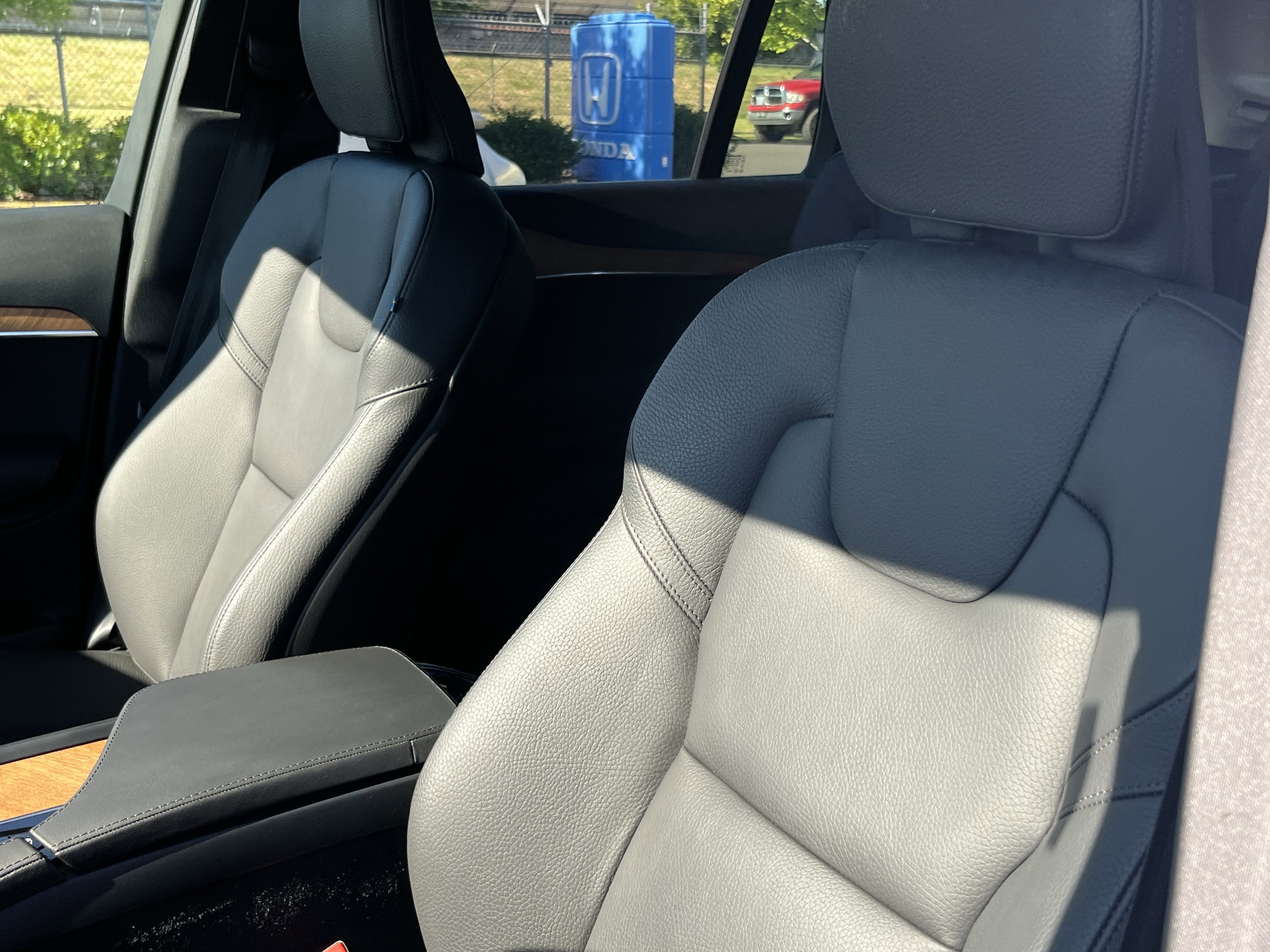 2025 Volvo XC90 Plug-In Hybrid Plus