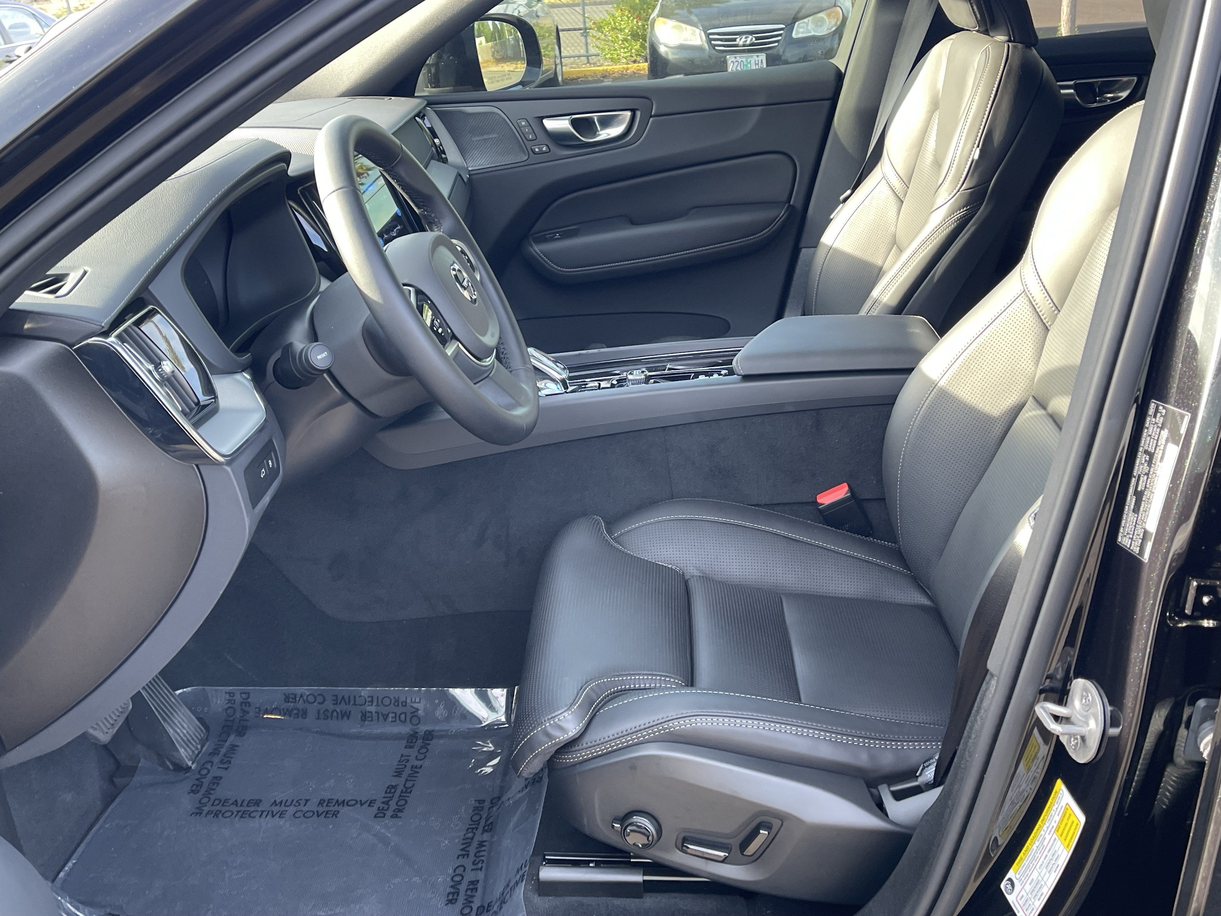 2025 Volvo XC60 Plug-In Hybrid Ultra Black Edition