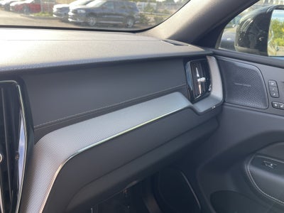 2025 Volvo XC60 Plug-In Hybrid Ultra Black Edition