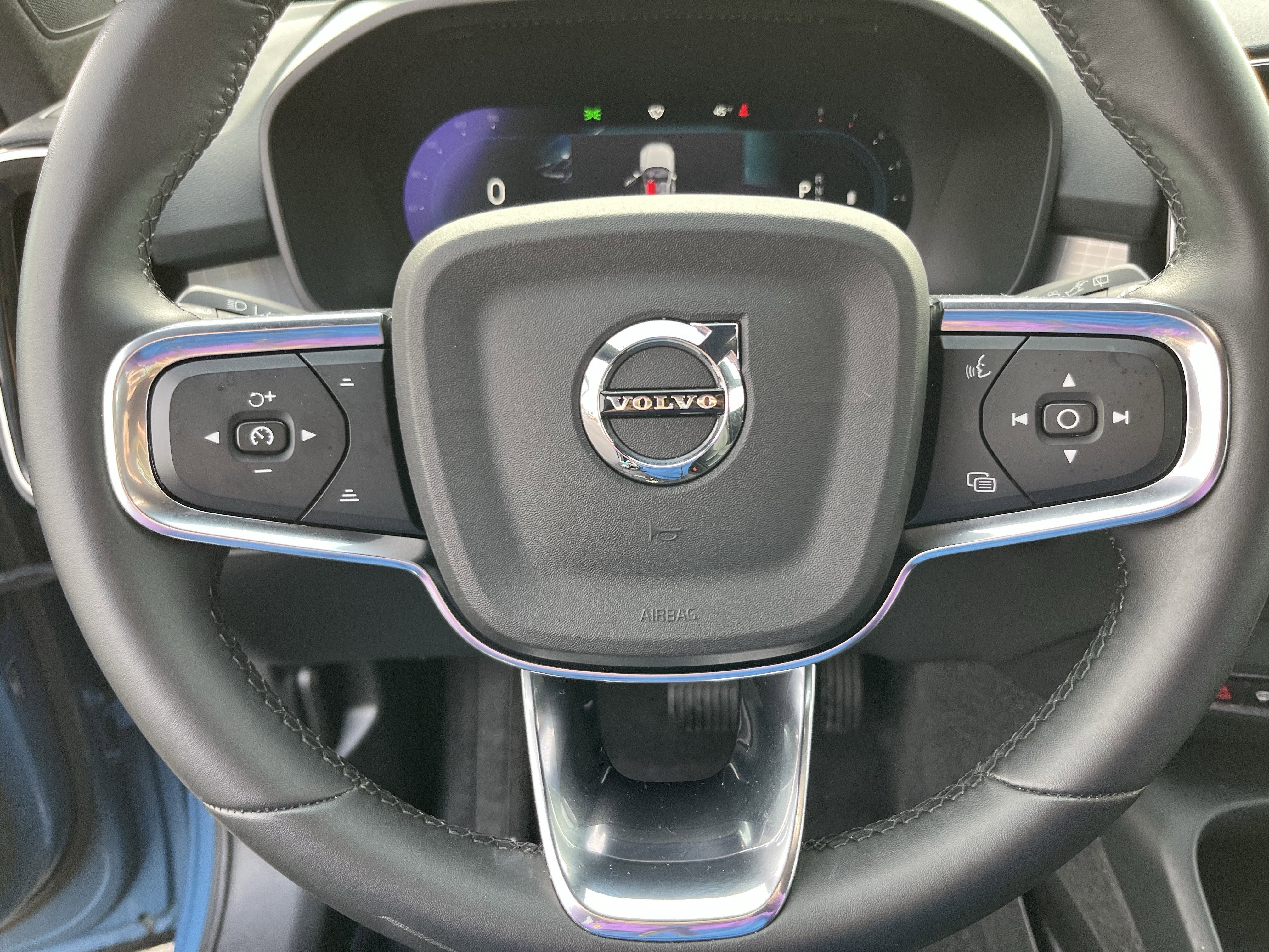 2024 Volvo XC40 Core Bright Theme