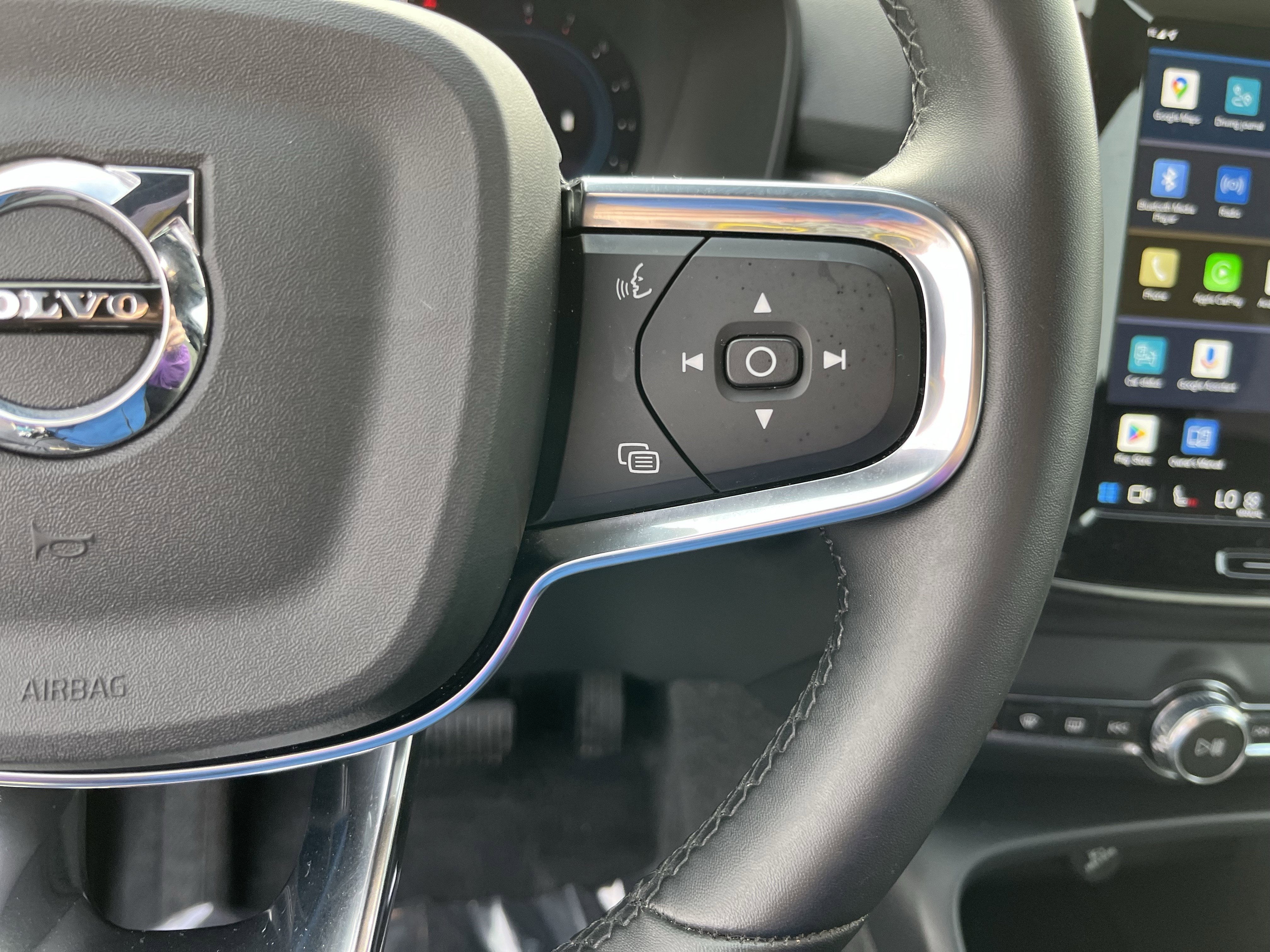 2024 Volvo XC40 Core Bright Theme