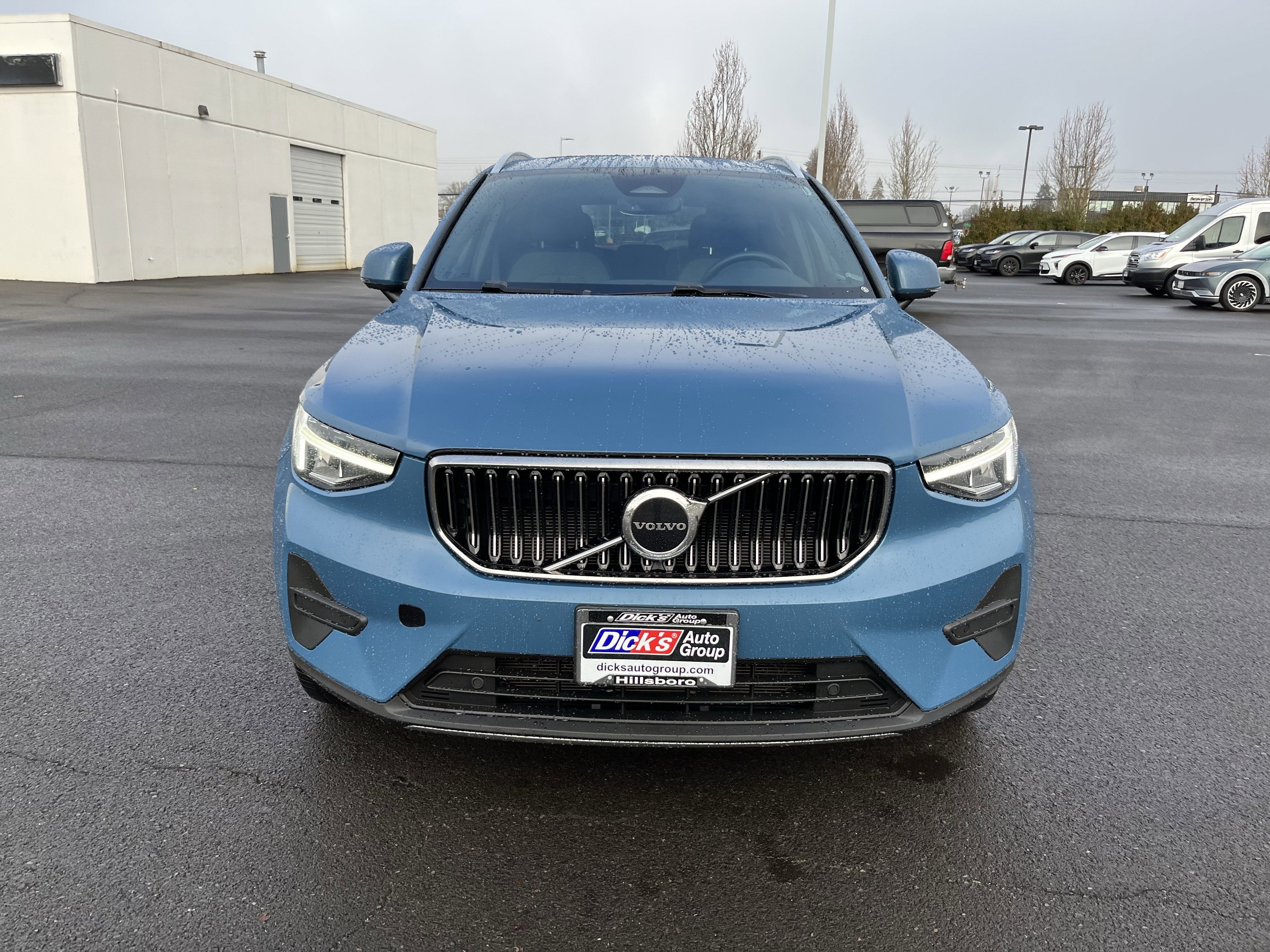 2024 Volvo XC40 Core Bright Theme