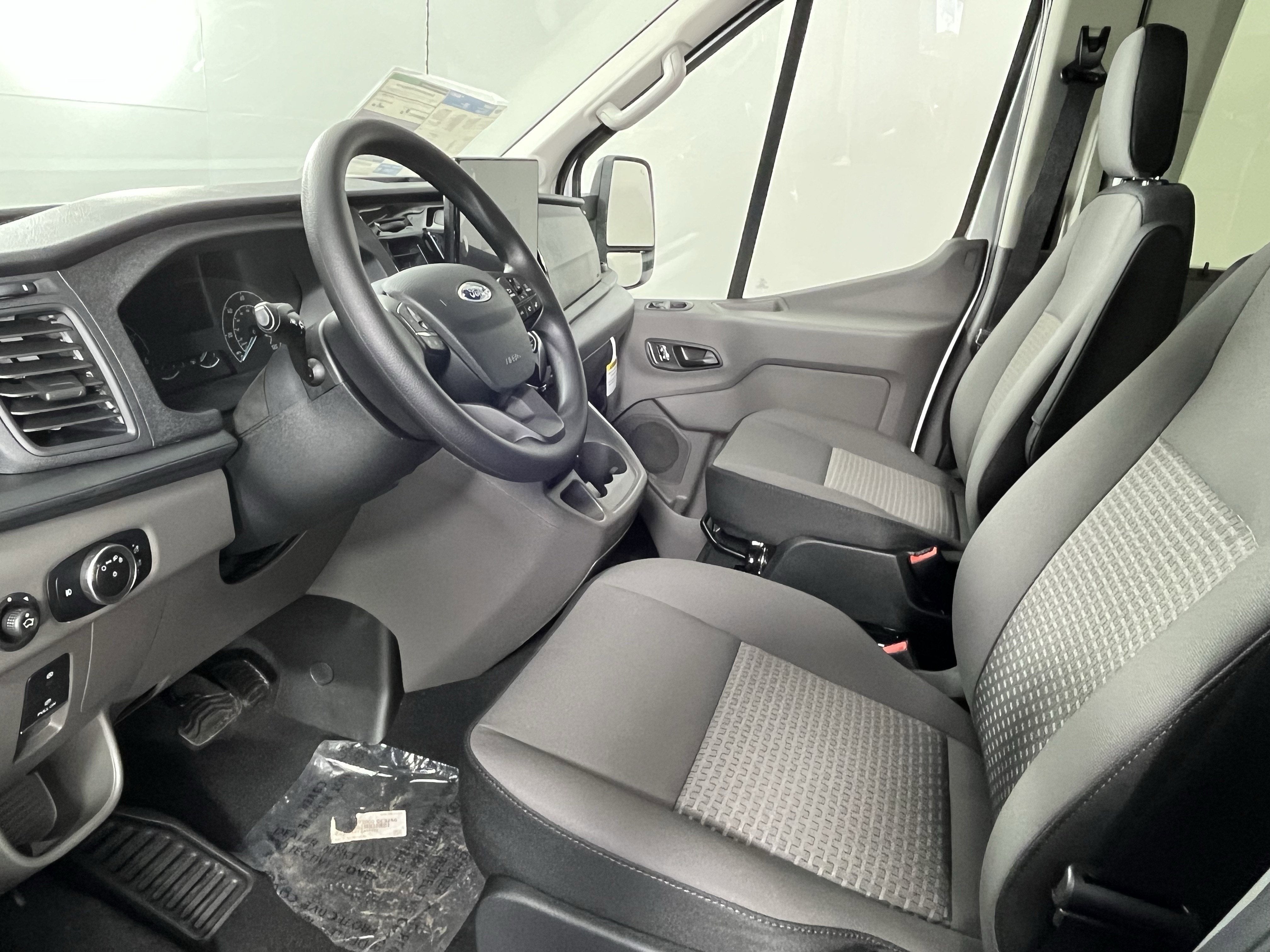 2025 Ford Transit Passenger Wagon T-350 148 Med Roof XL AWD 12 Seats