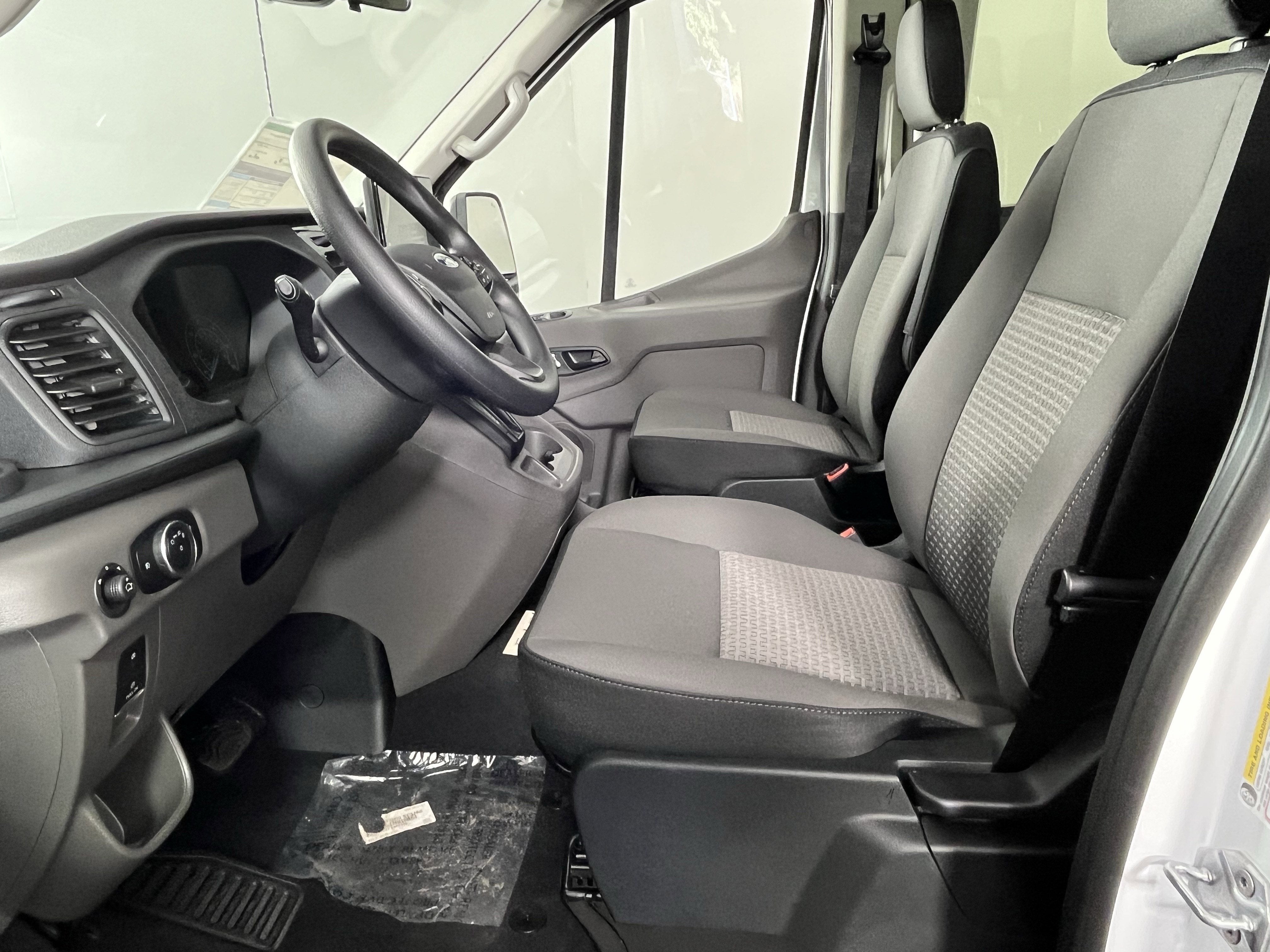 2025 Ford Transit Passenger Wagon T-350 148 Med Roof XL AWD 12 Seats