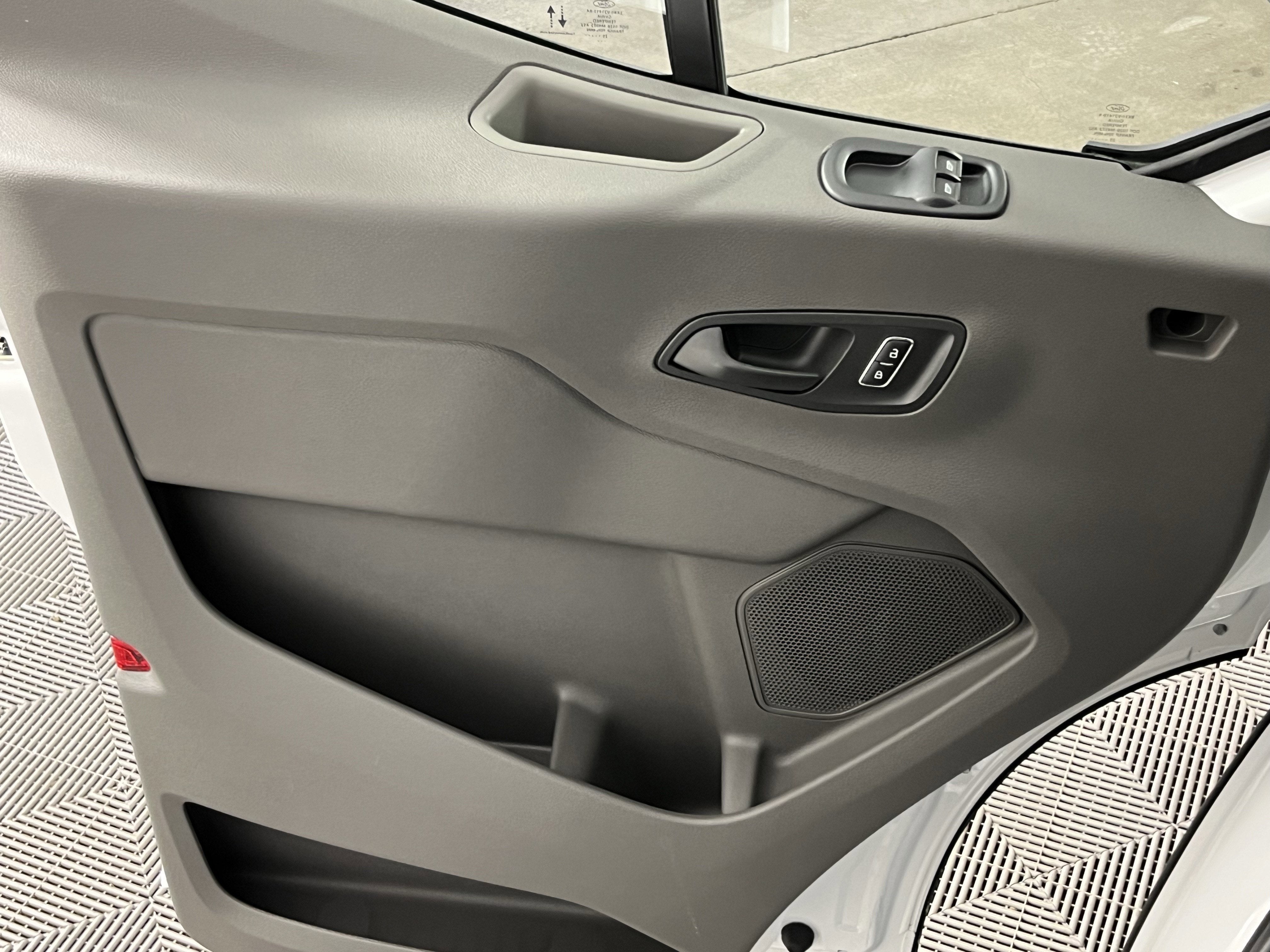 2025 Ford Transit Passenger Wagon T-350 148 Med Roof XL AWD 12 Seats