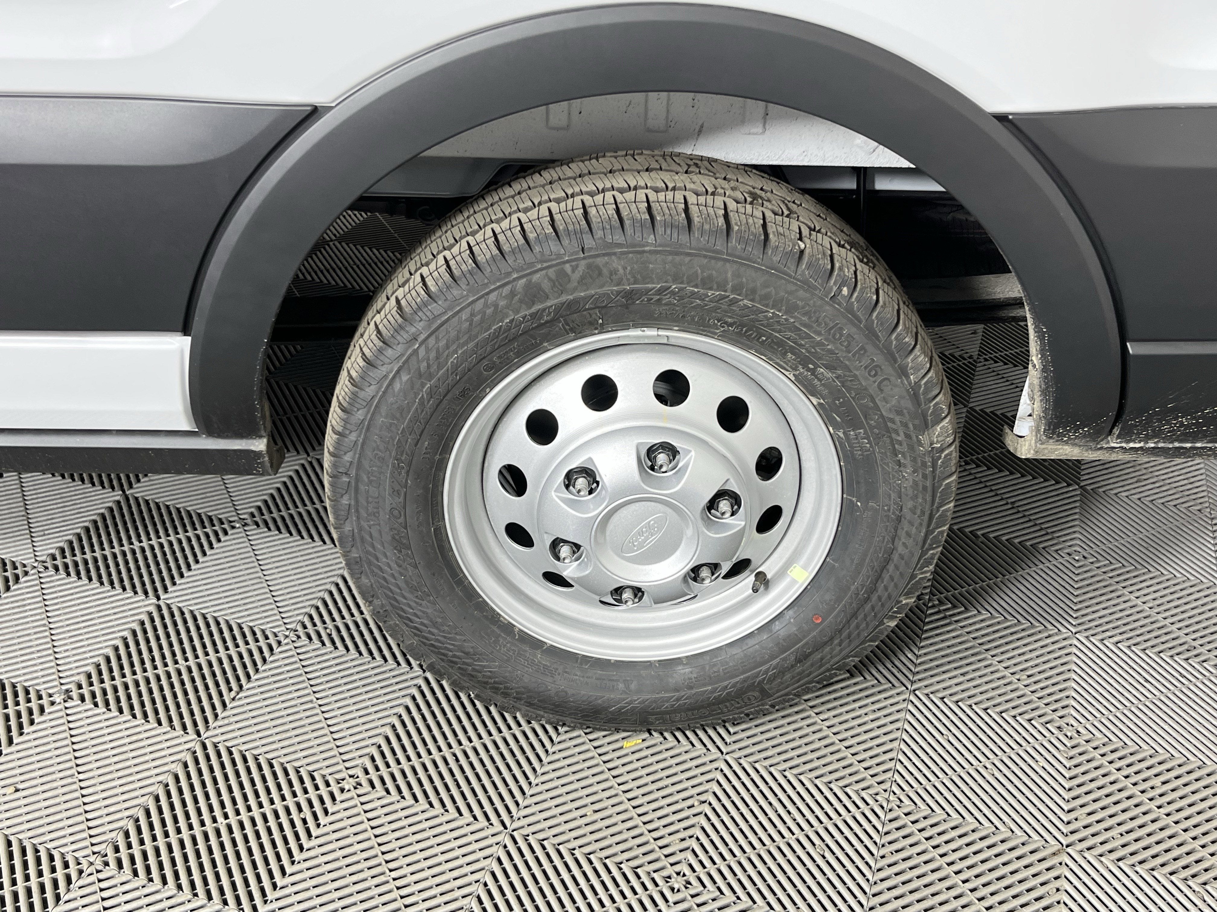 2025 Ford Transit Passenger Wagon T-350 148 Med Roof XL AWD 12 Seats