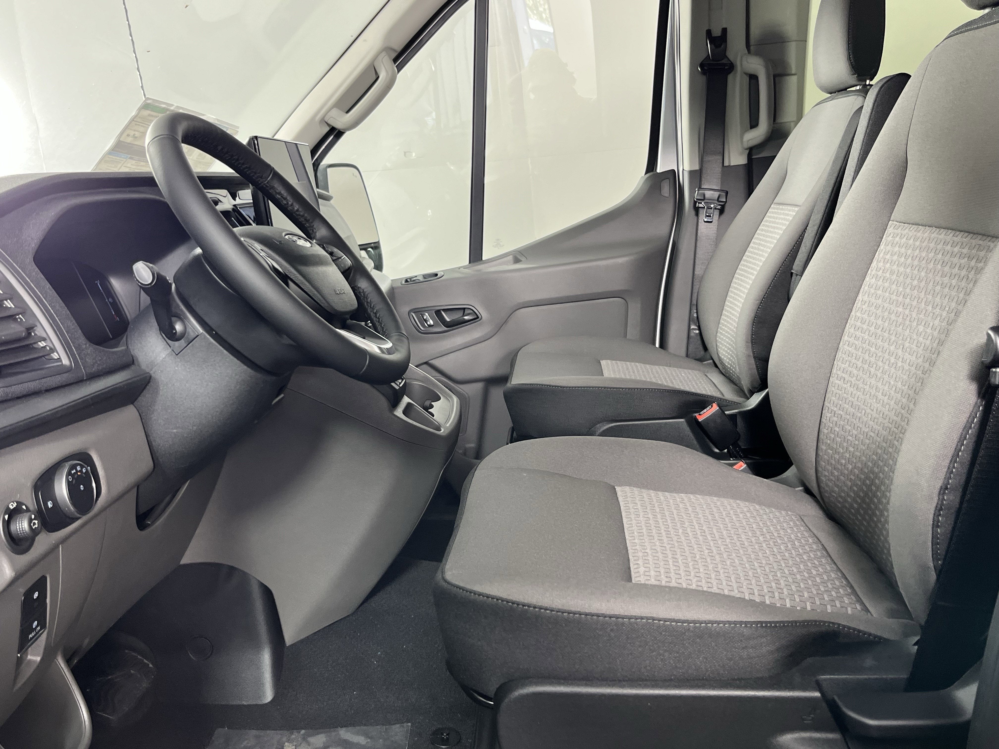 2026 Ford Transit Passenger Wagon T-350 148 Med Roof XLT AWD 15 Seats