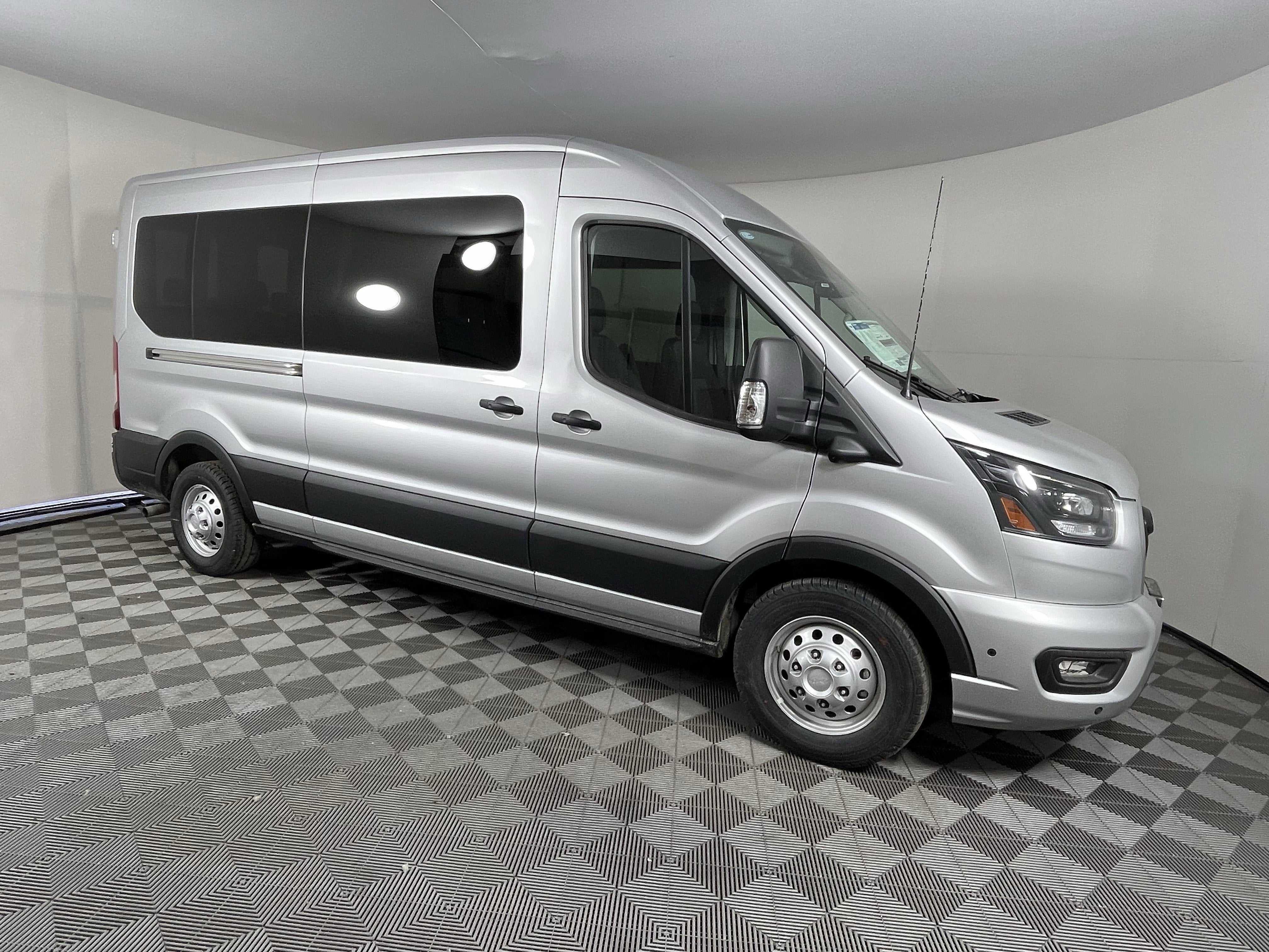 2026 Ford Transit Passenger Wagon T-350 148 Med Roof XLT AWD 15 Seats