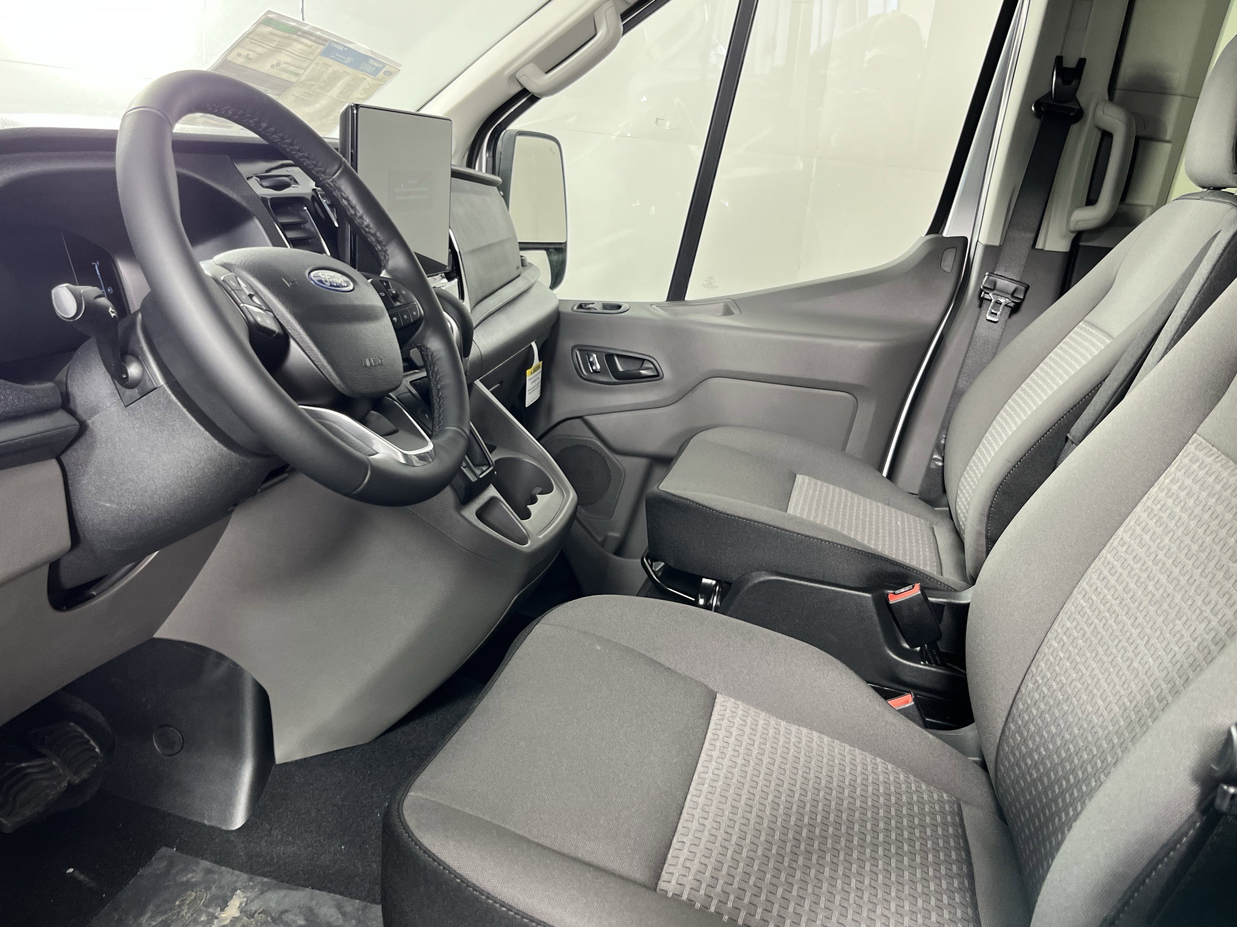2026 Ford Transit Passenger Wagon T-350 148 Med Roof XLT AWD 15 Seats