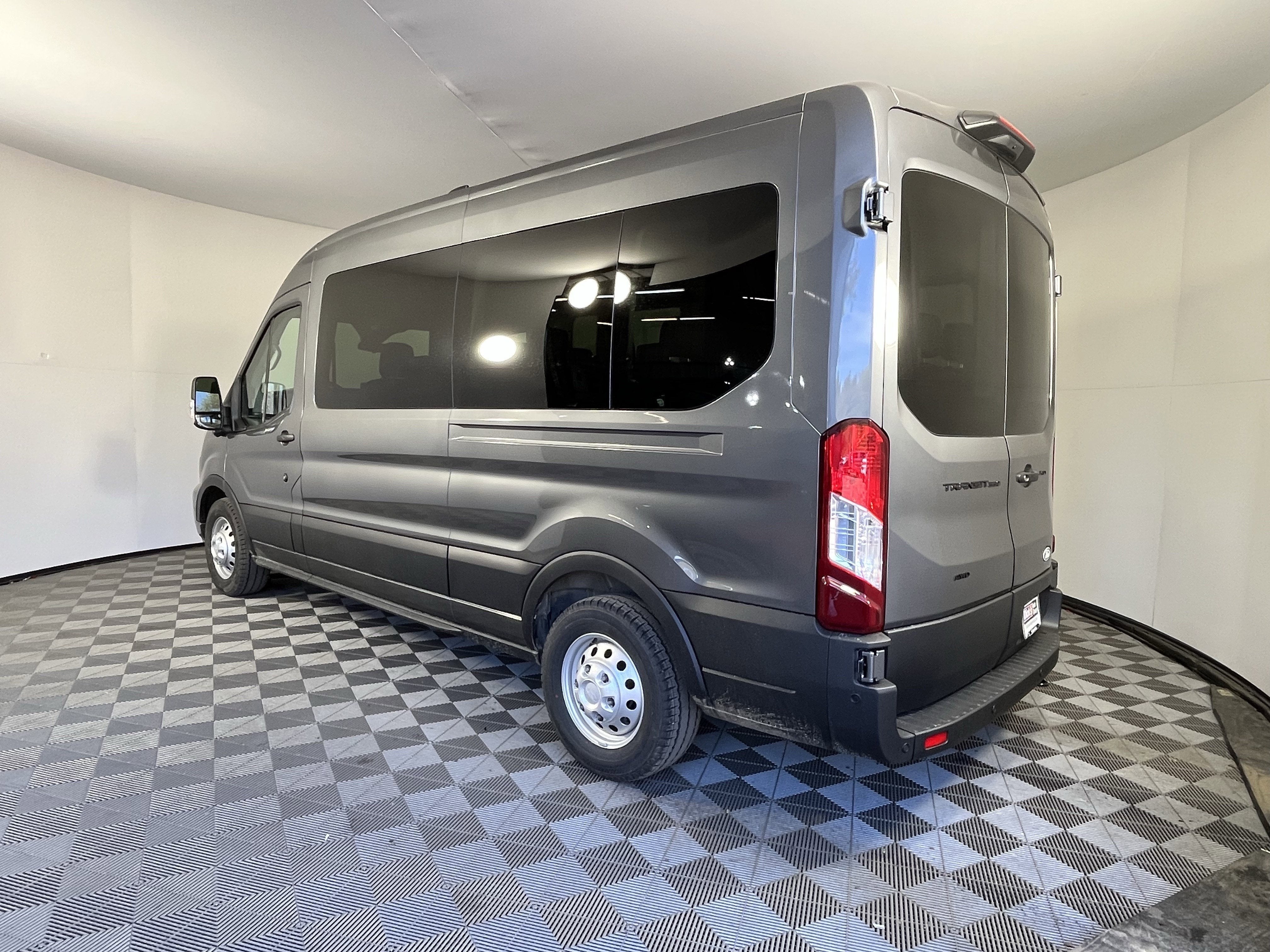 2026 Ford Transit Passenger Wagon T-350 148 Med Roof XLT AWD 15 Seats