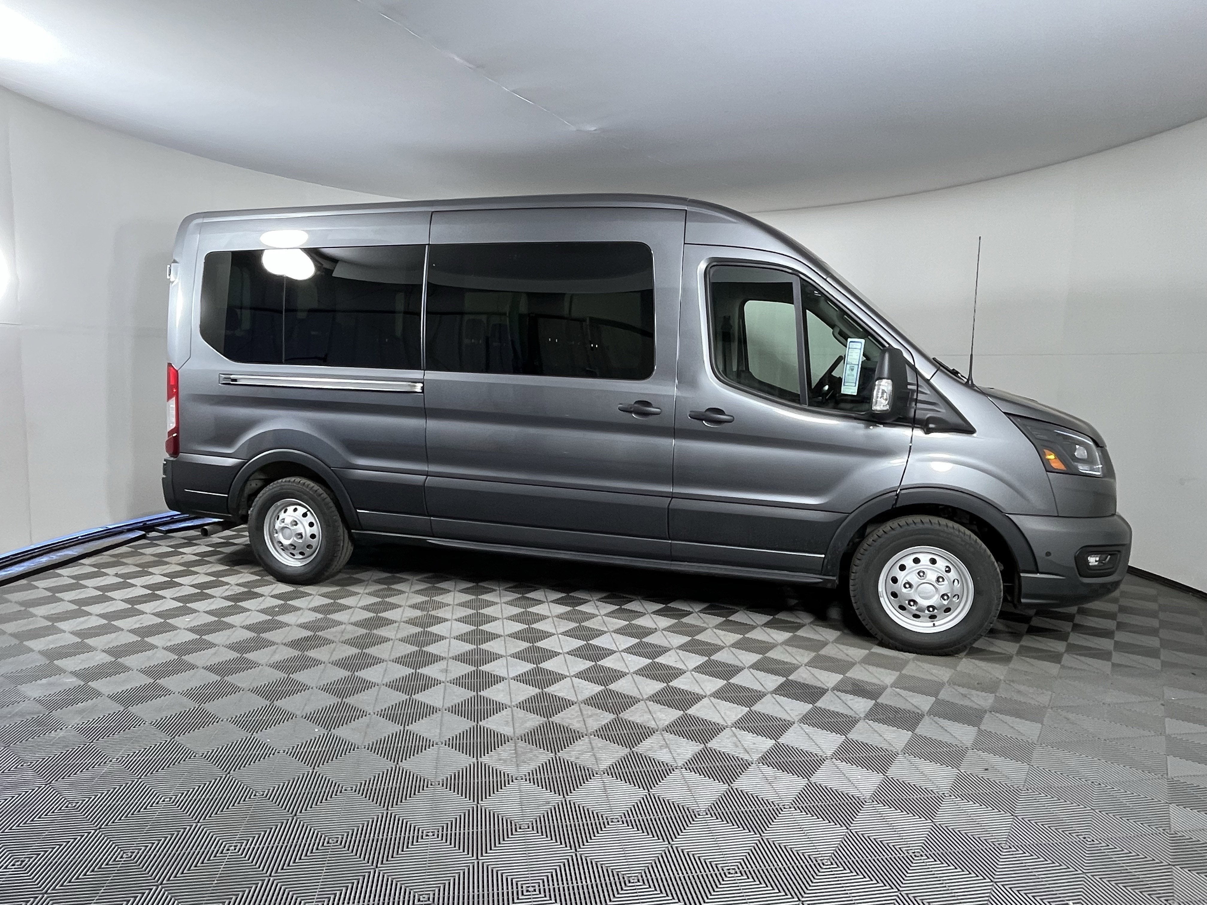 2026 Ford Transit Passenger Wagon T-350 148 Med Roof XLT AWD 15 Seats