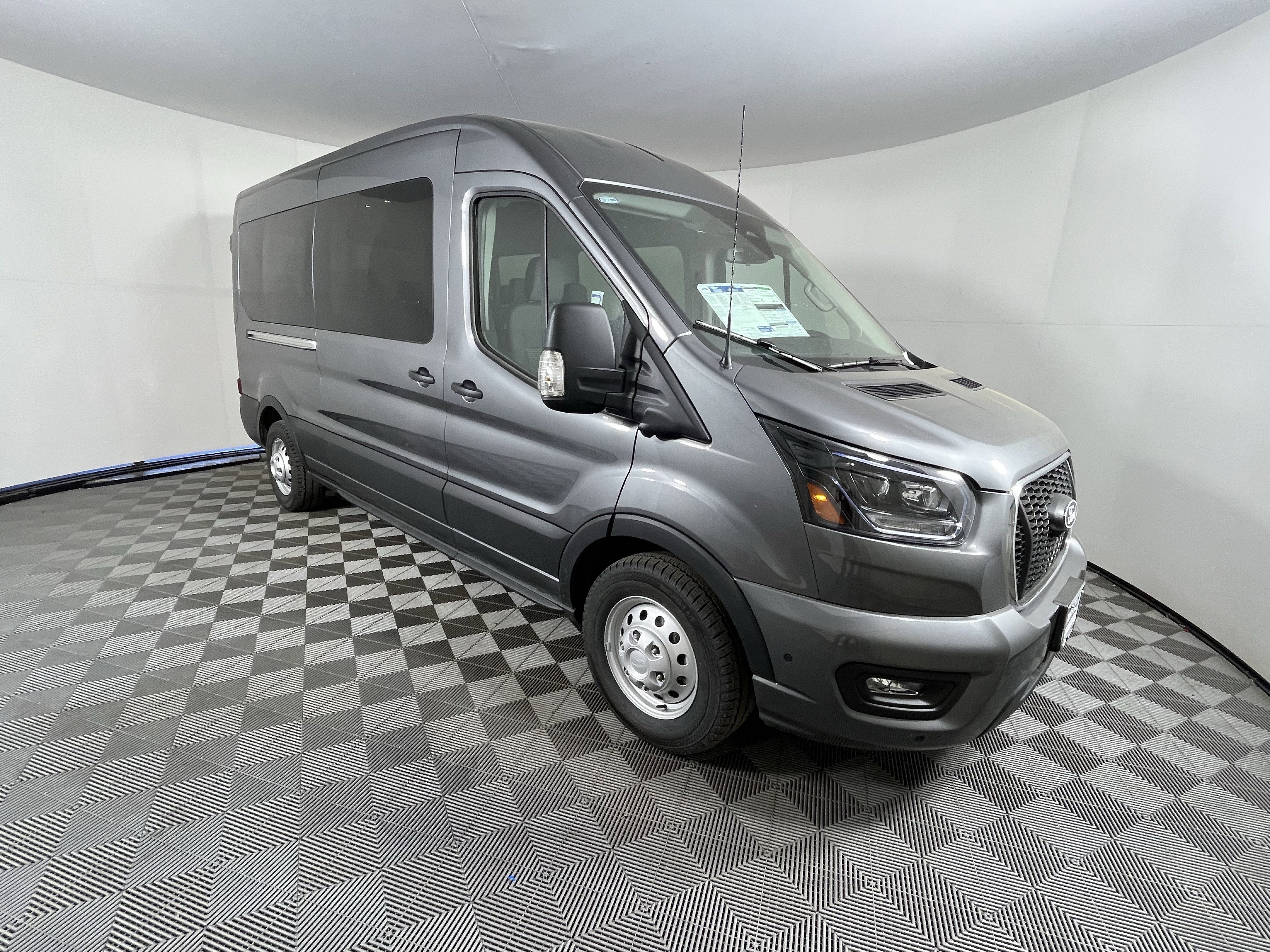 2026 Ford Transit Passenger Wagon T-350 148 Med Roof XLT AWD 15 Seats