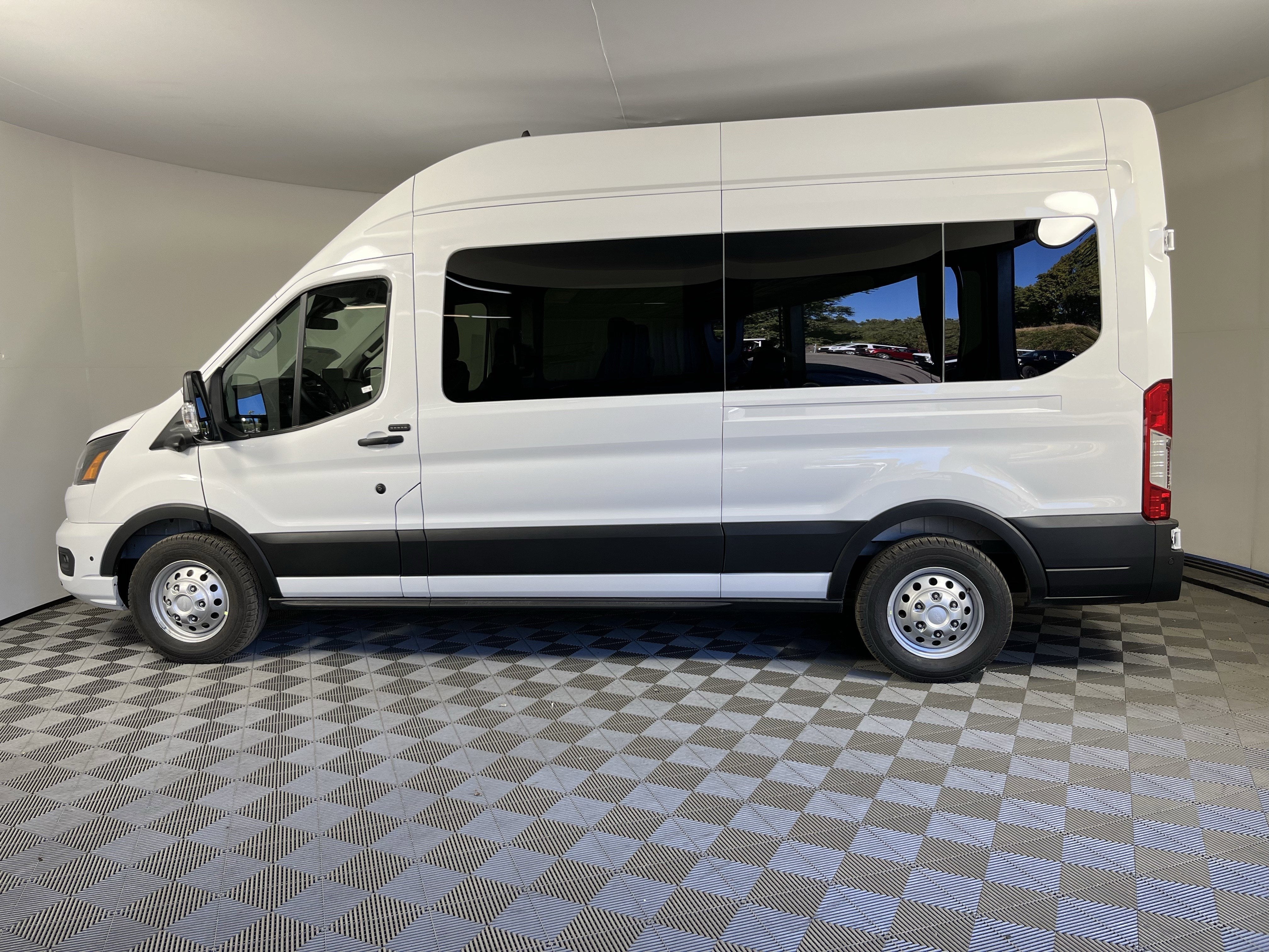 2025 Ford Transit Passenger Wagon T-350 148 High Roof XL AWD 12 Seats