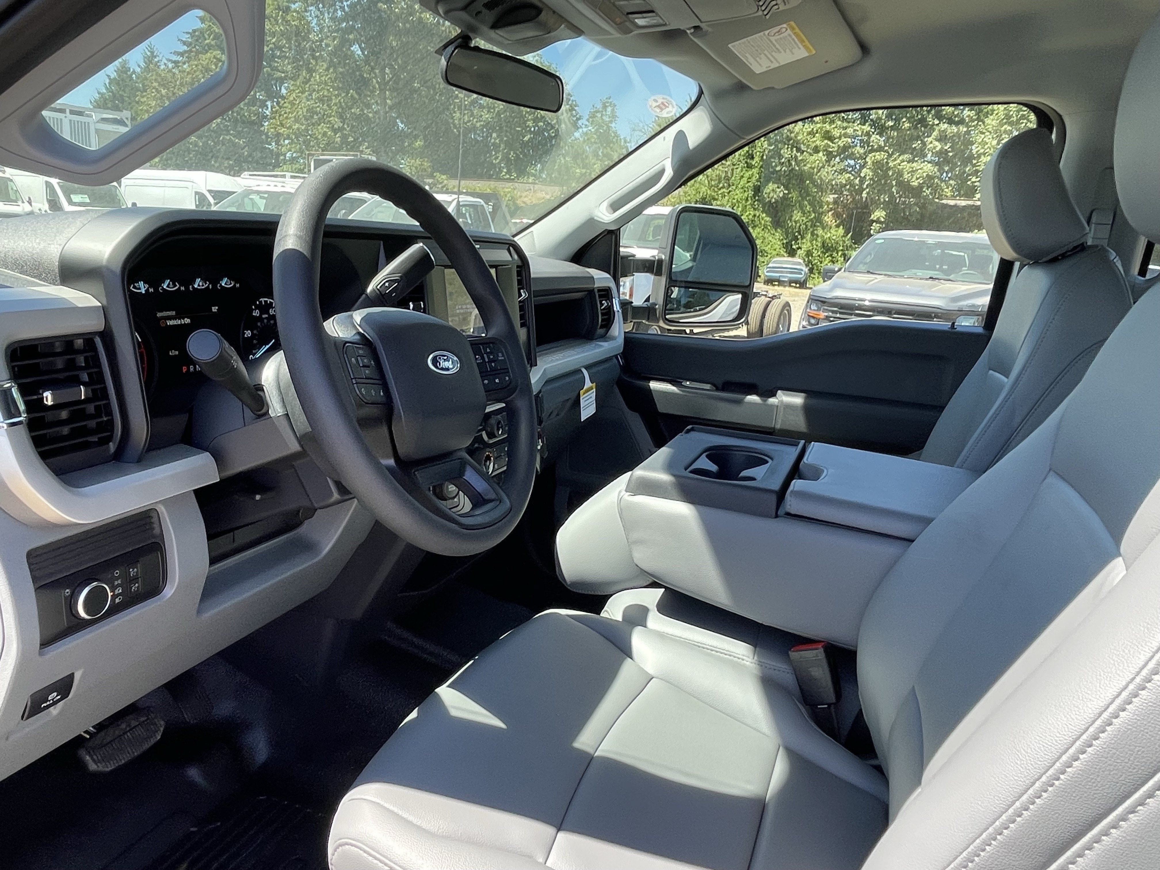 2026 Ford Super Duty F-450 DRW XL 4WD Crew Cab 203 WB 84 CA