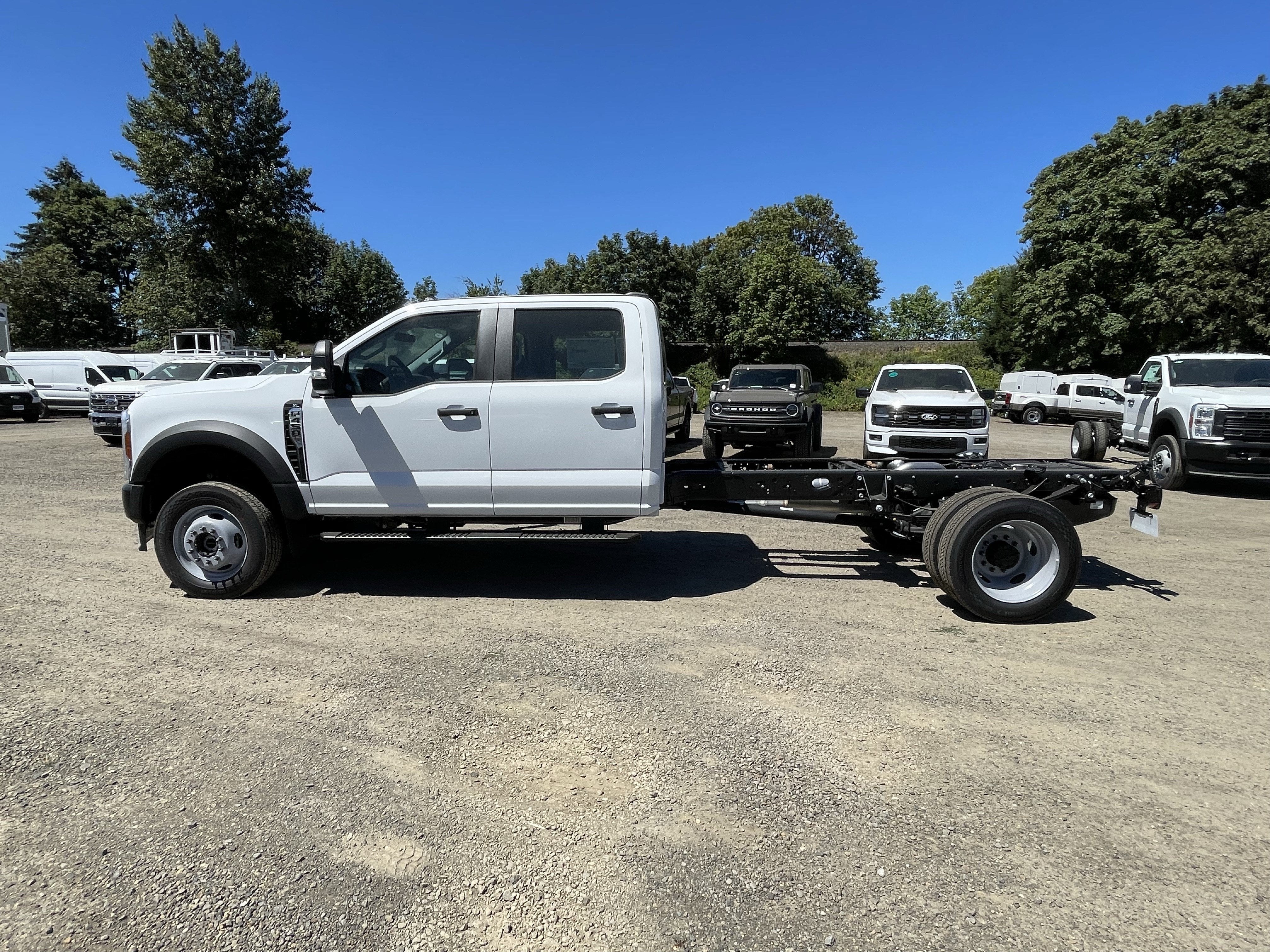 2026 Ford Super Duty F-450 DRW XL 4WD Crew Cab 203 WB 84 CA