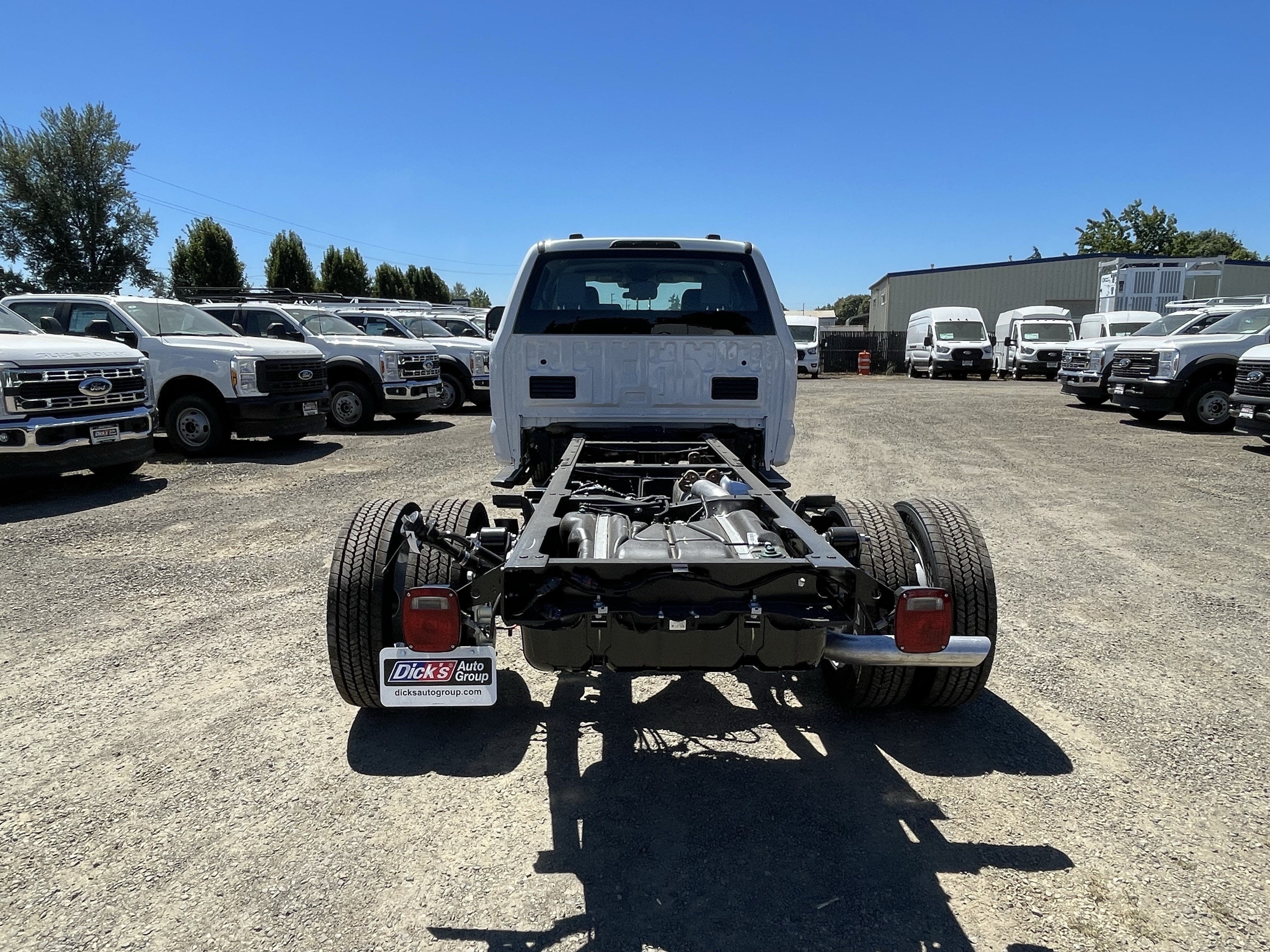 2026 Ford Super Duty F-450 DRW XL 4WD Crew Cab 203 WB 84 CA