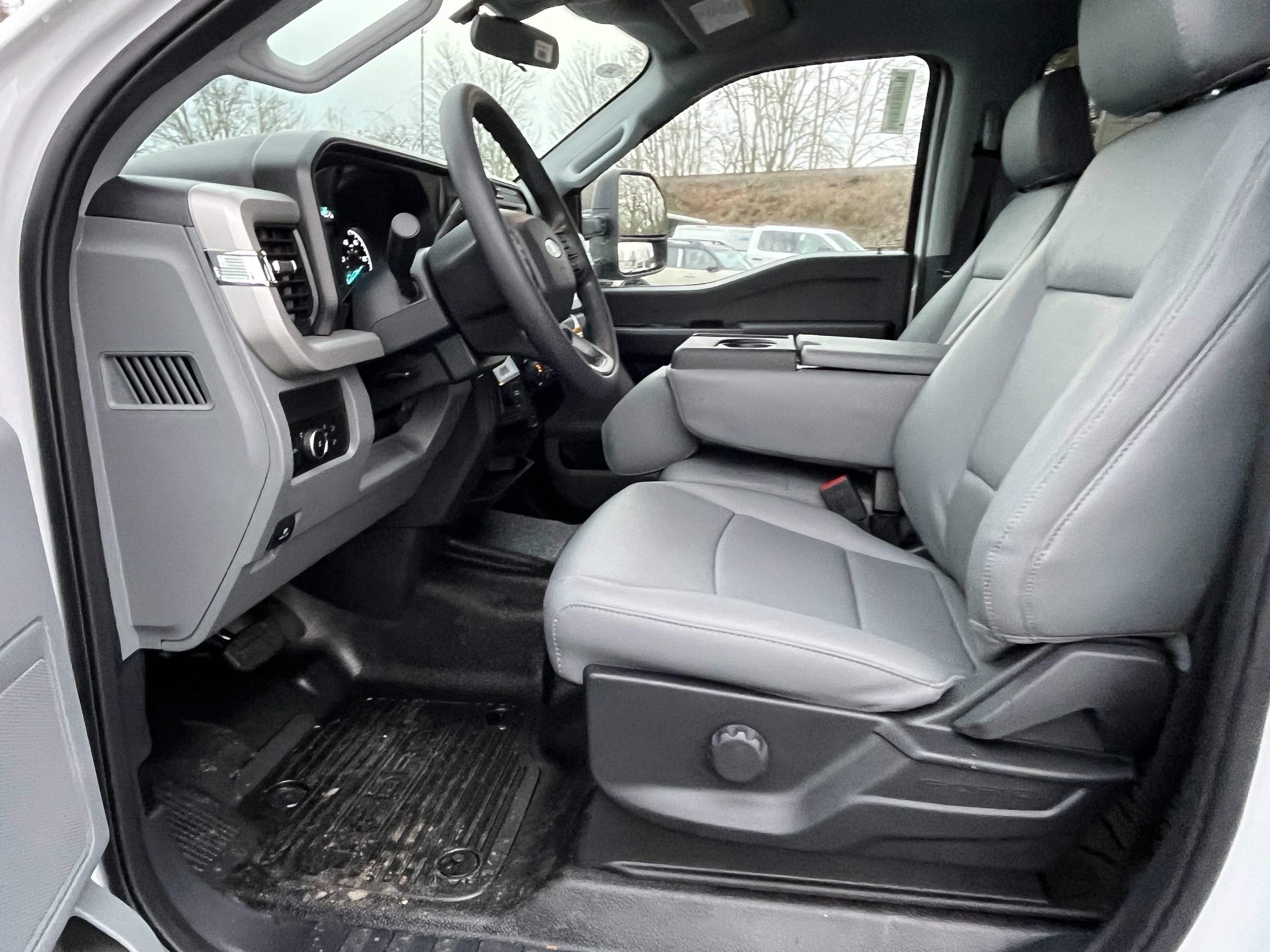 2026 Ford Super Duty F-450 DRW XL 4WD Crew Cab 179 WB 60 CA