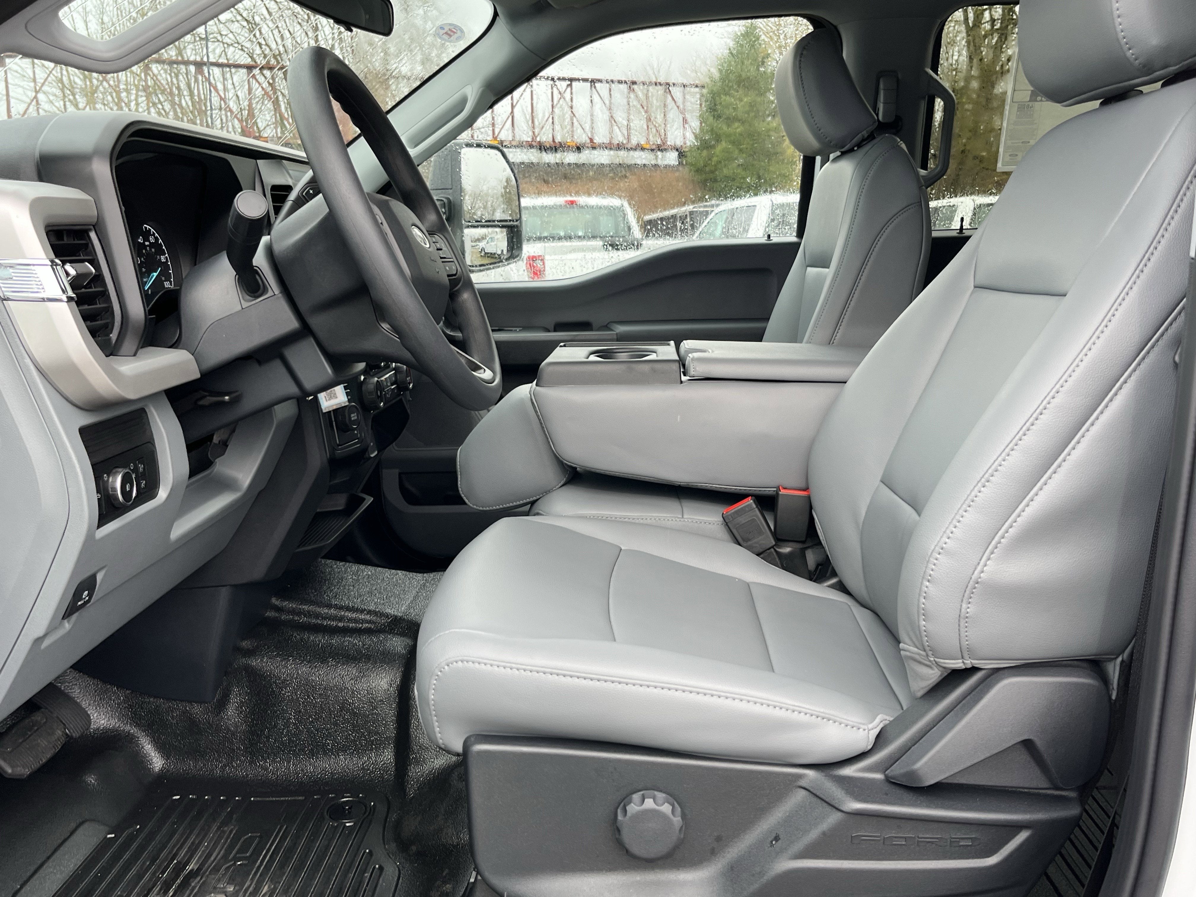 2026 Ford Super Duty F-450 DRW XL 4WD Crew Cab 179 WB 60 CA