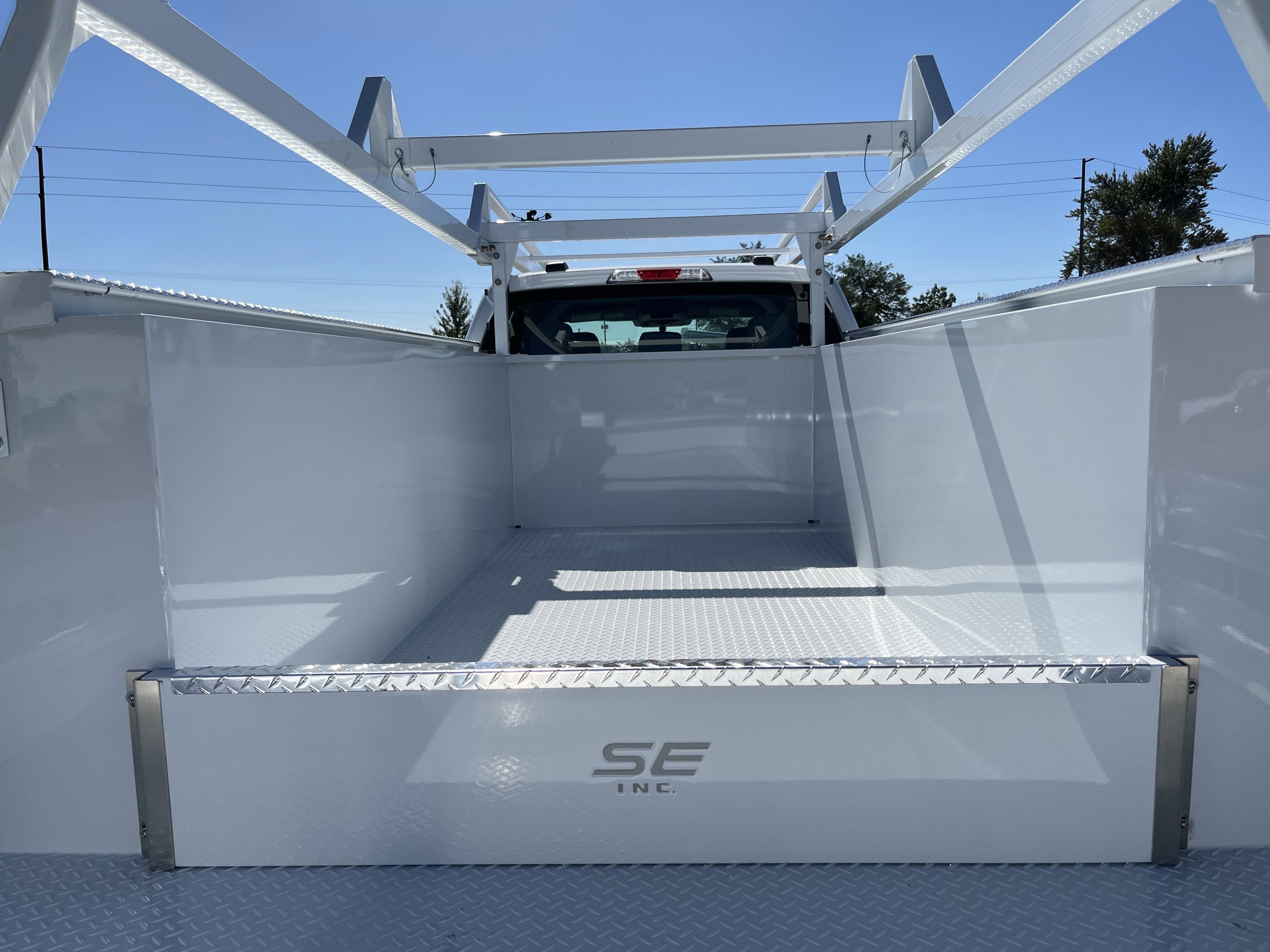 2026 Ford Super Duty F-550 DRW XL 4WD Crew Cab 179 WB 84 CA