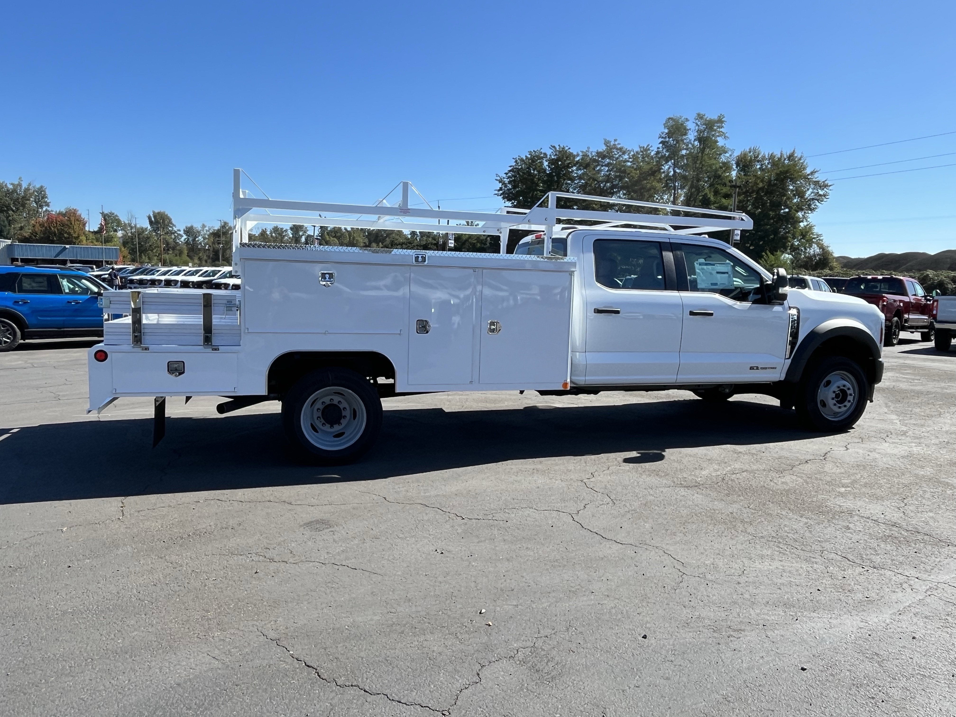 2026 Ford Super Duty F-550 DRW XL 4WD Crew Cab 179 WB 84 CA
