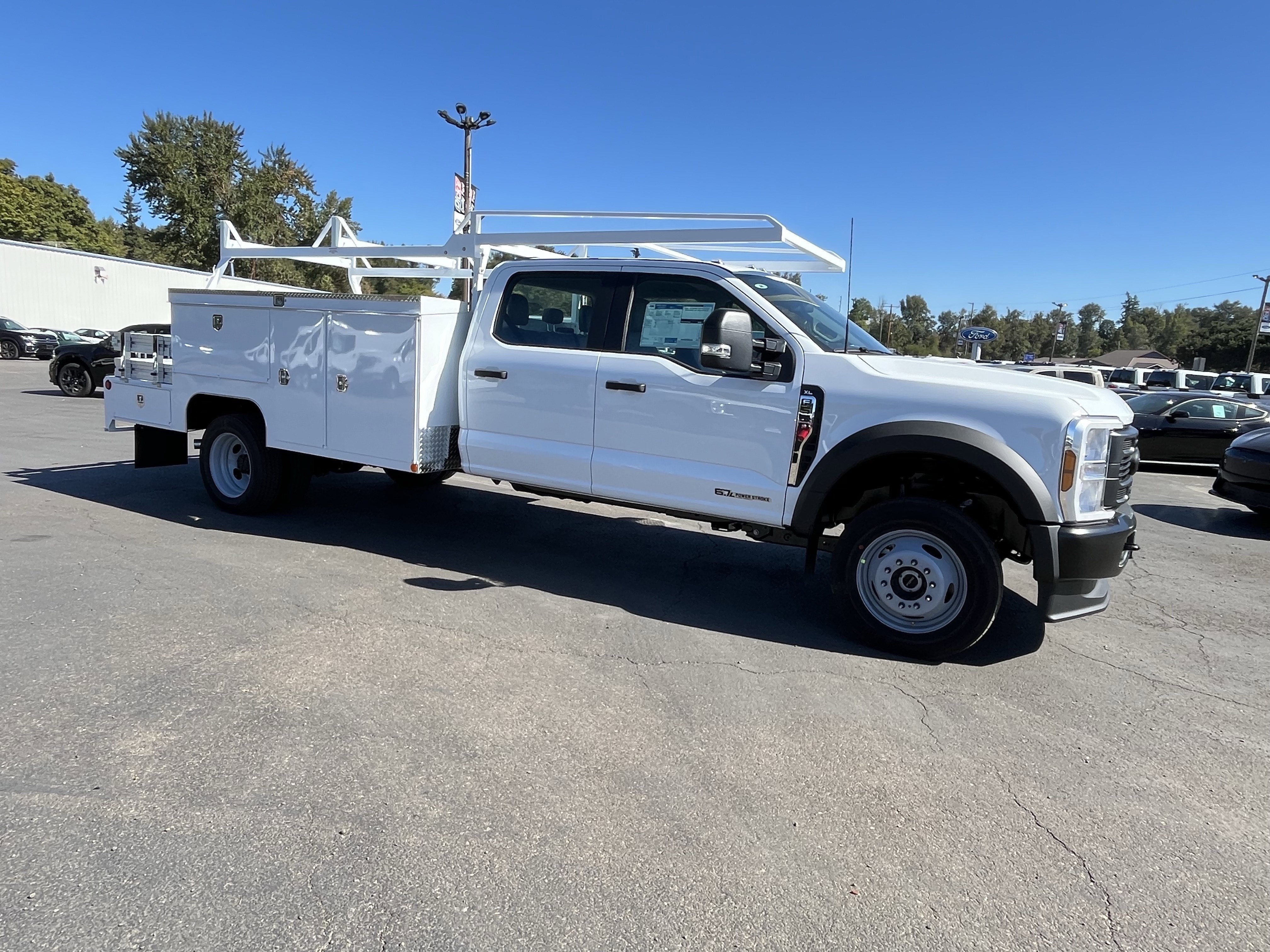 2026 Ford Super Duty F-550 DRW XL 4WD Crew Cab 179 WB 84 CA