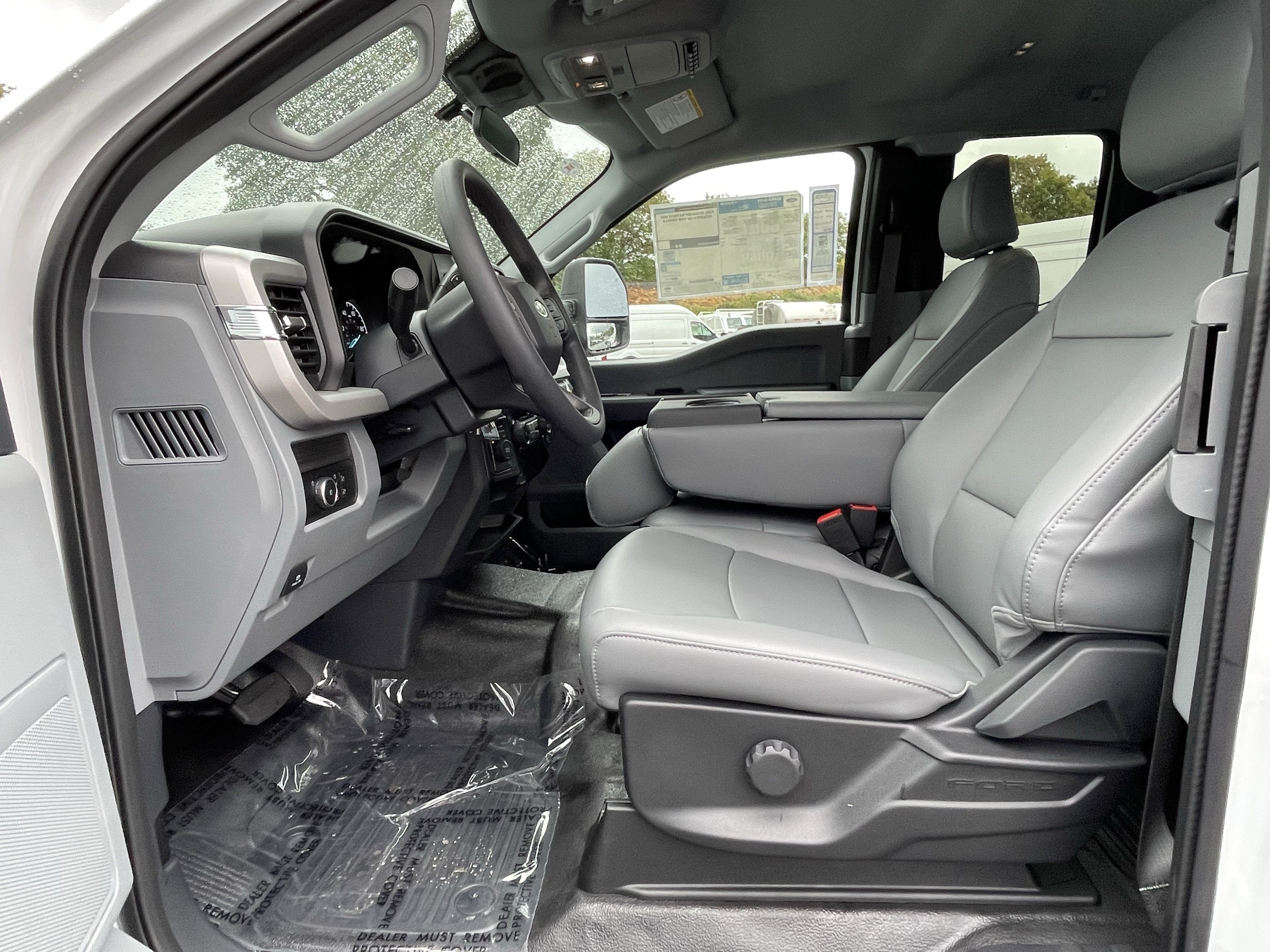 2026 Ford Super Duty F-450 DRW XL 4WD SuperCab 192 WB 84 CA