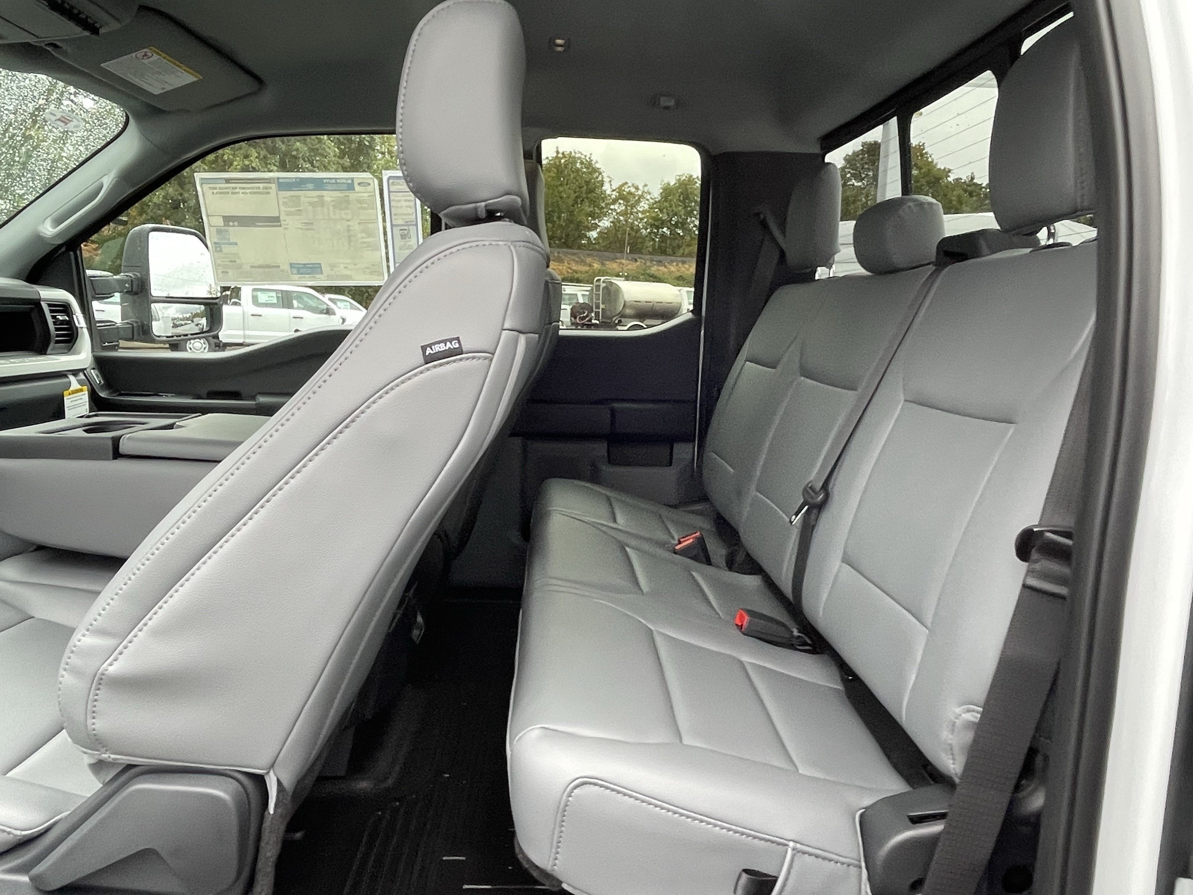 2026 Ford Super Duty F-450 DRW XL 4WD SuperCab 192 WB 84 CA